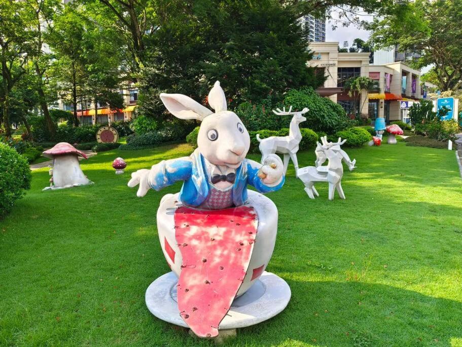 Central Park 2Bedroom with Brand NEW BearBricks