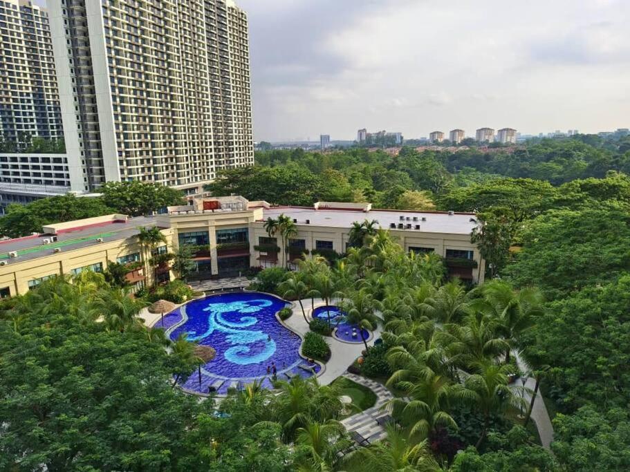 Central Park 2Bedroom with Brand NEW BearBricks