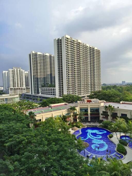 Central Park 2Bedroom with Brand NEW BearBricks