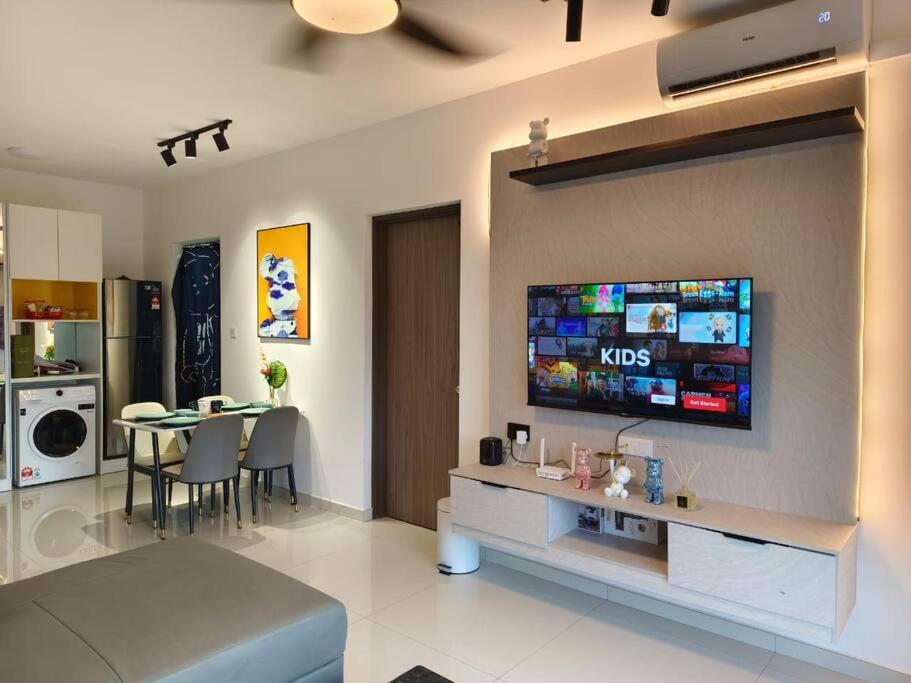 Central Park 2Bedroom with Brand NEW BearBricks