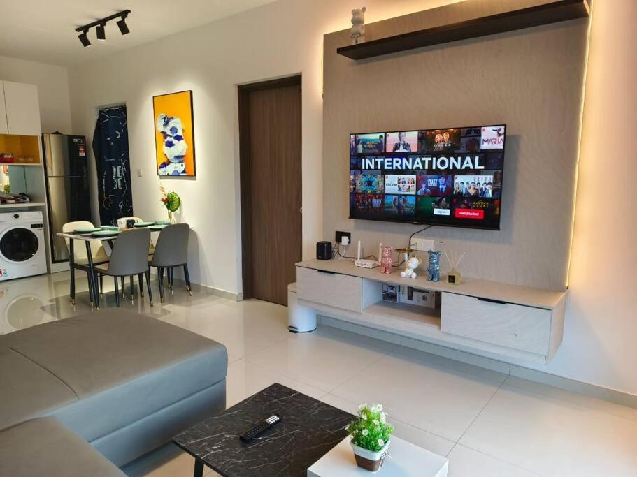 Central Park 2Bedroom with Brand NEW BearBricks