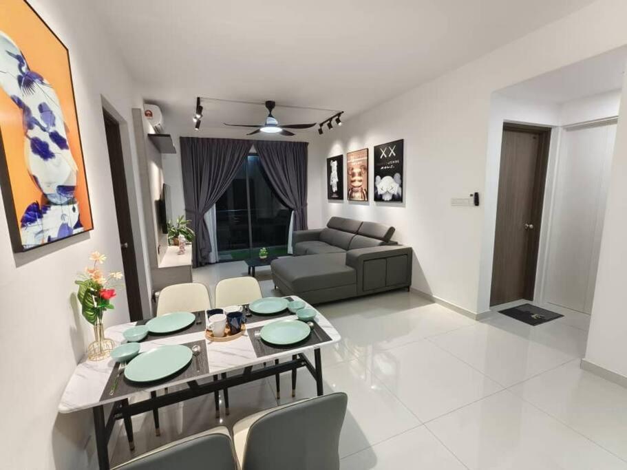 Central Park 2Bedroom with Brand NEW BearBricks