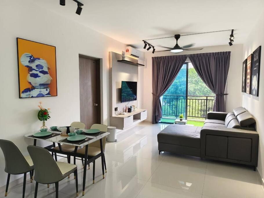 Central Park 2Bedroom with Brand NEW BearBricks