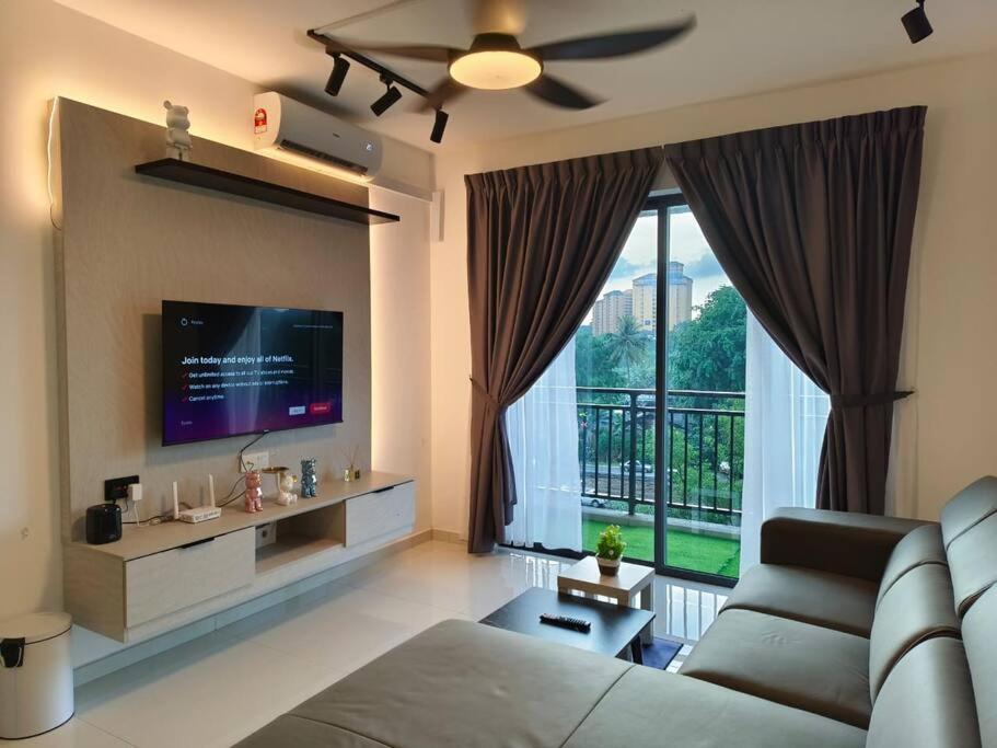 Central Park 2Bedroom with Brand NEW BearBricks