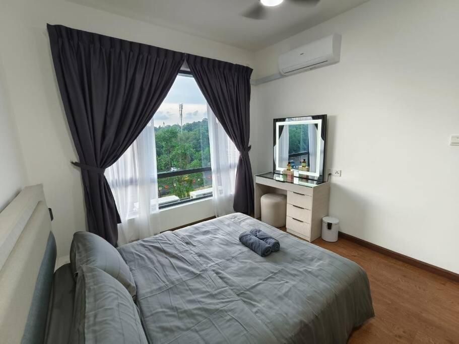 Central Park 2Bedroom with Brand NEW BearBricks