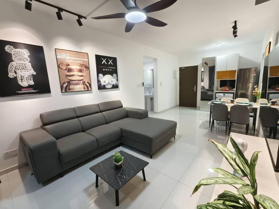 Central Park 2Bedroom with Brand NEW BearBricks