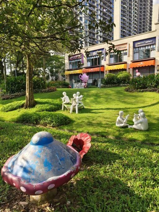 Central Park 2Bedroom with Brand NEW BearBricks