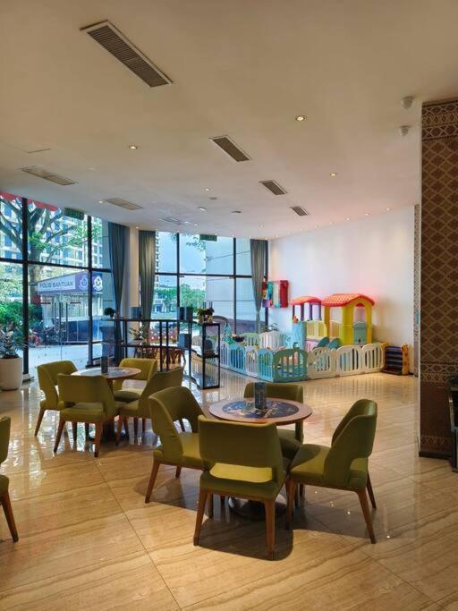 Central Park 2Bedroom with Brand NEW BearBricks