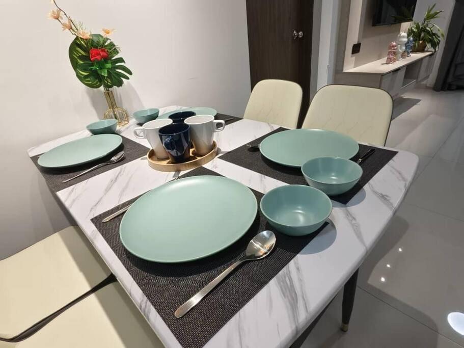 Central Park 2Bedroom with Brand NEW BearBricks