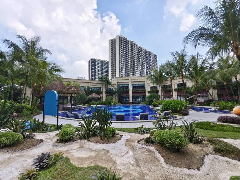 Central Park 2Bedroom with Brand NEW BearBricks