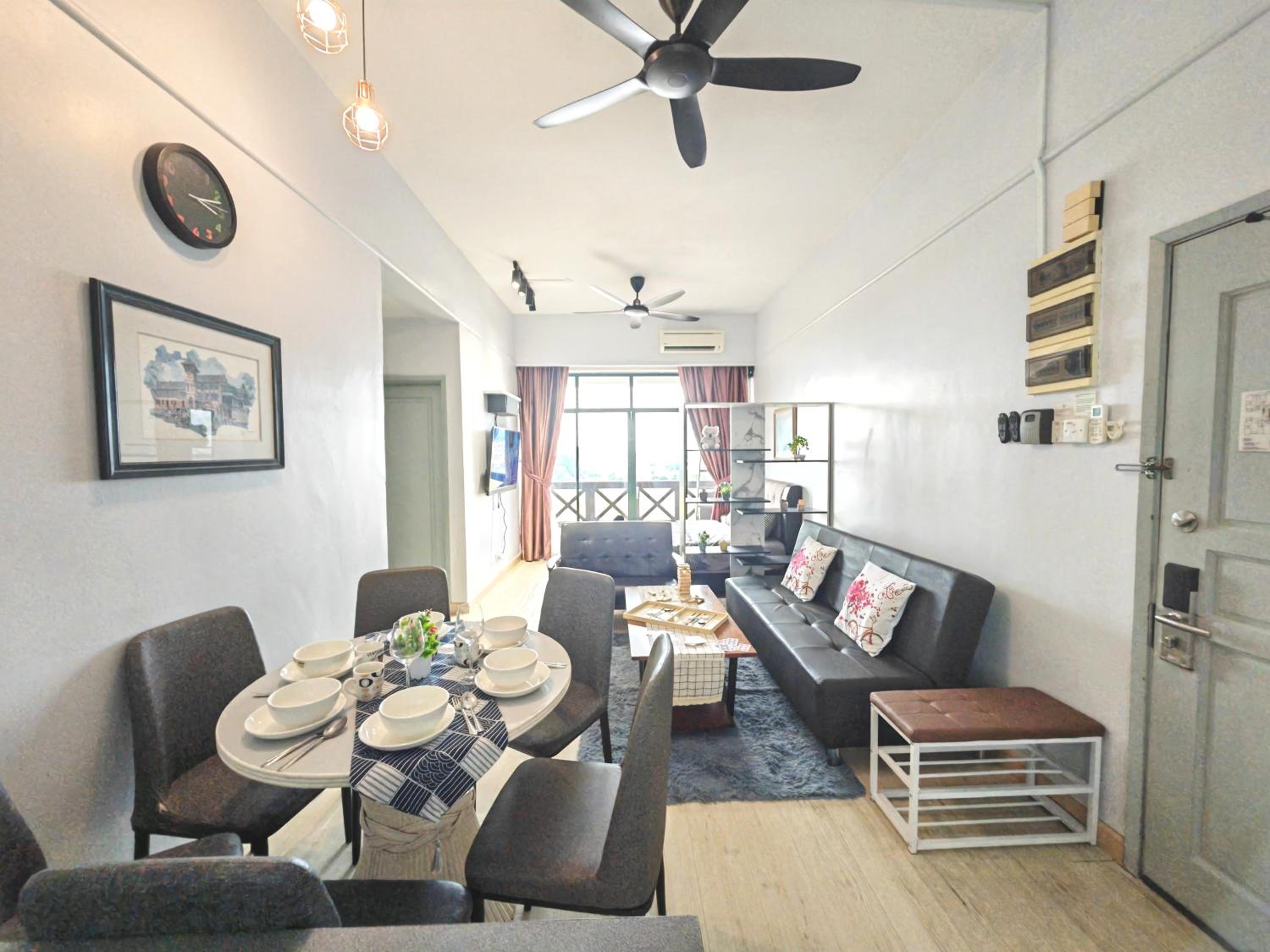 Enchanting Home 2BR 7-10pax CityView I Wifi I Town photo 7