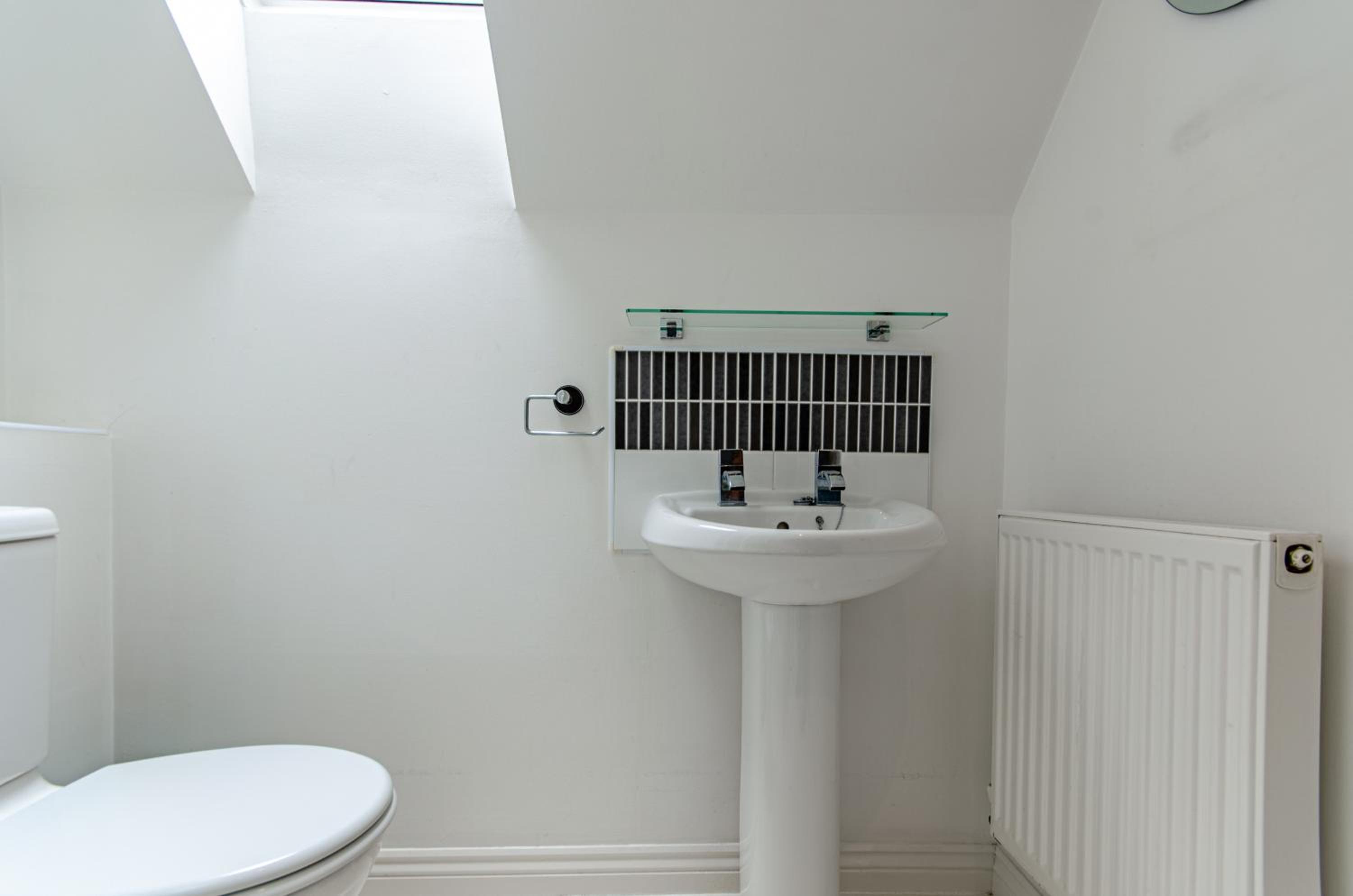 Modern 3BD Townhouse in Tamworth with Ensuite