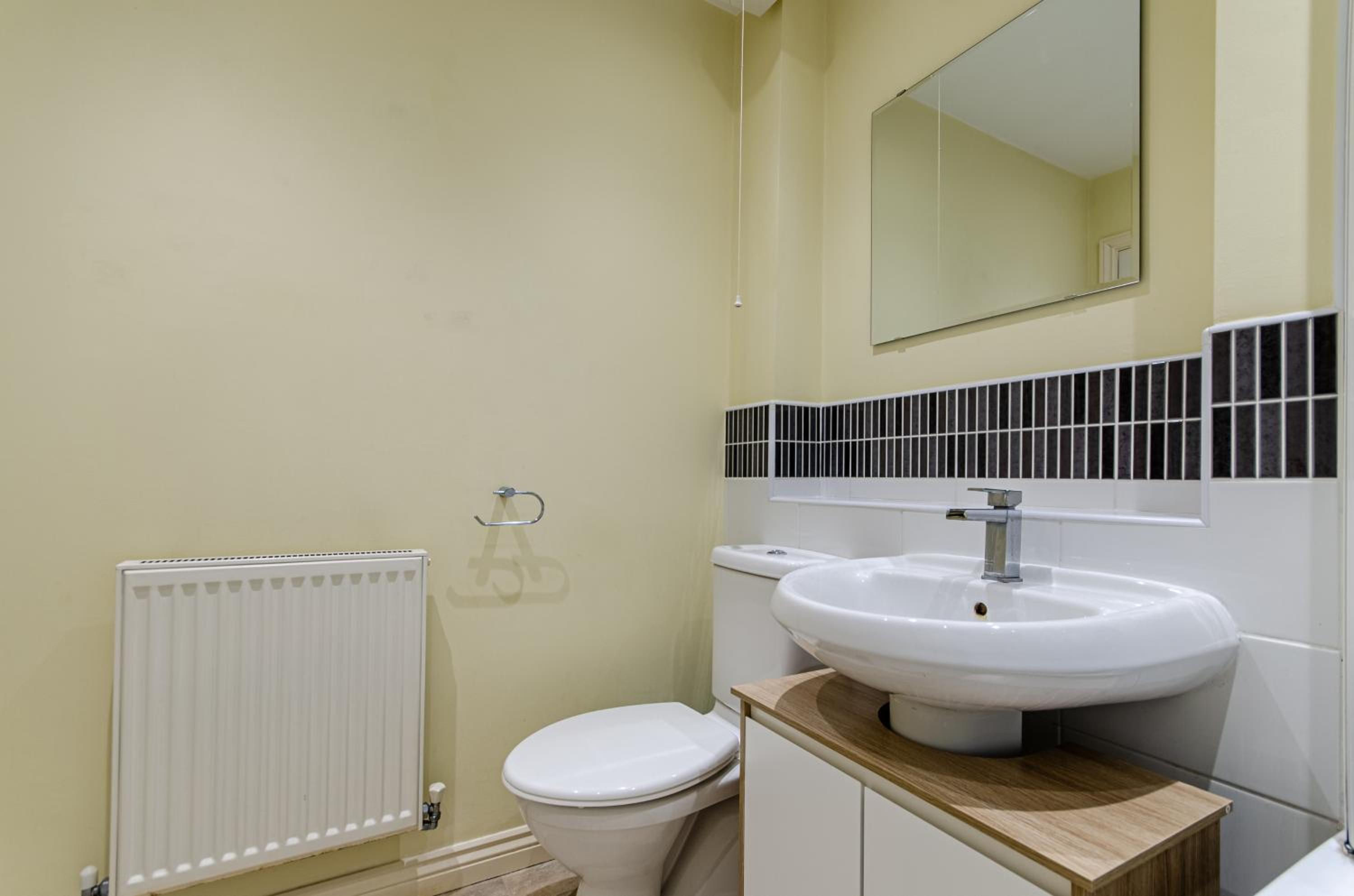 Modern 3BD Townhouse in Tamworth with Ensuite
