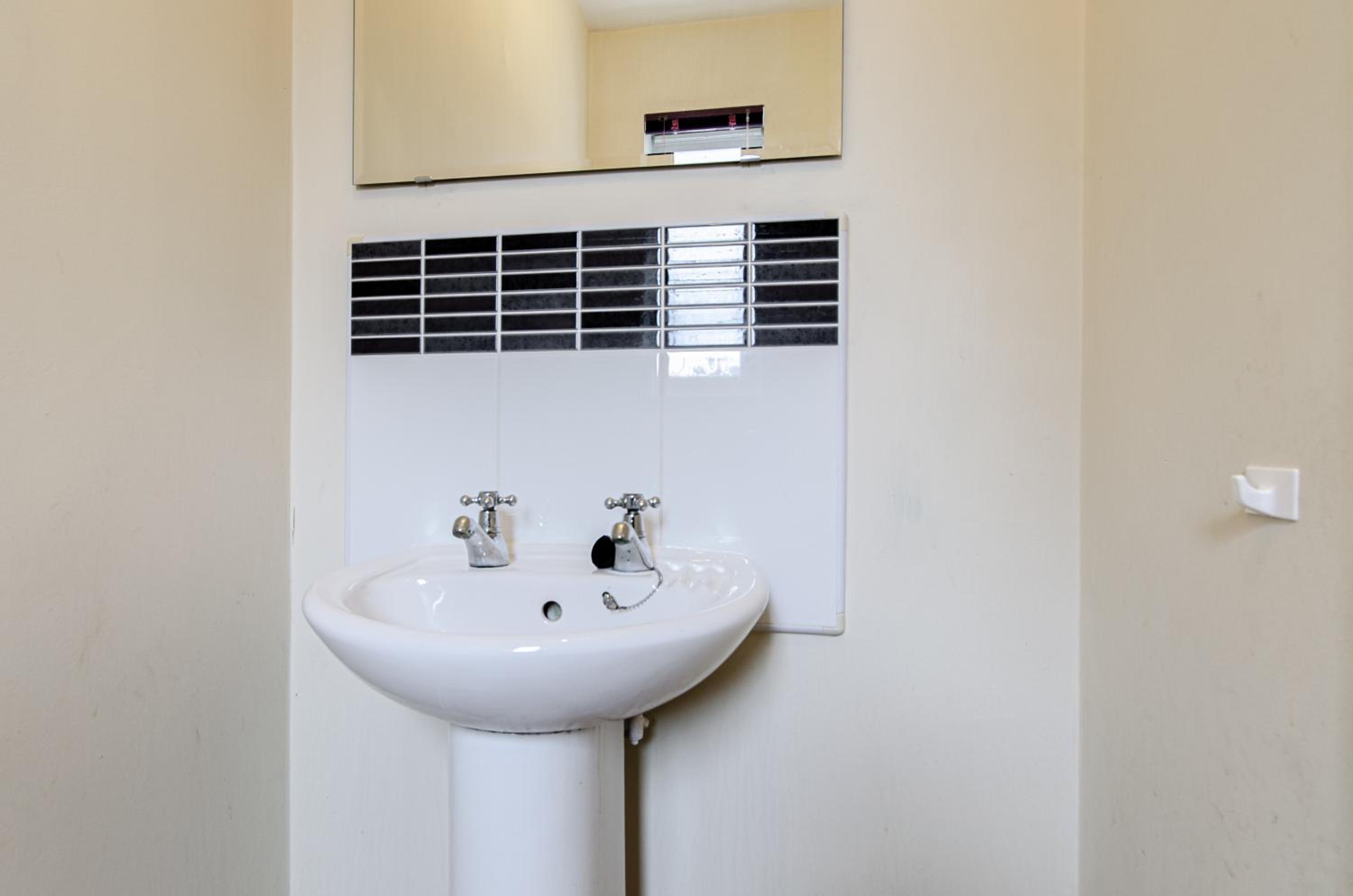 Modern 3BD Townhouse in Tamworth with Ensuite