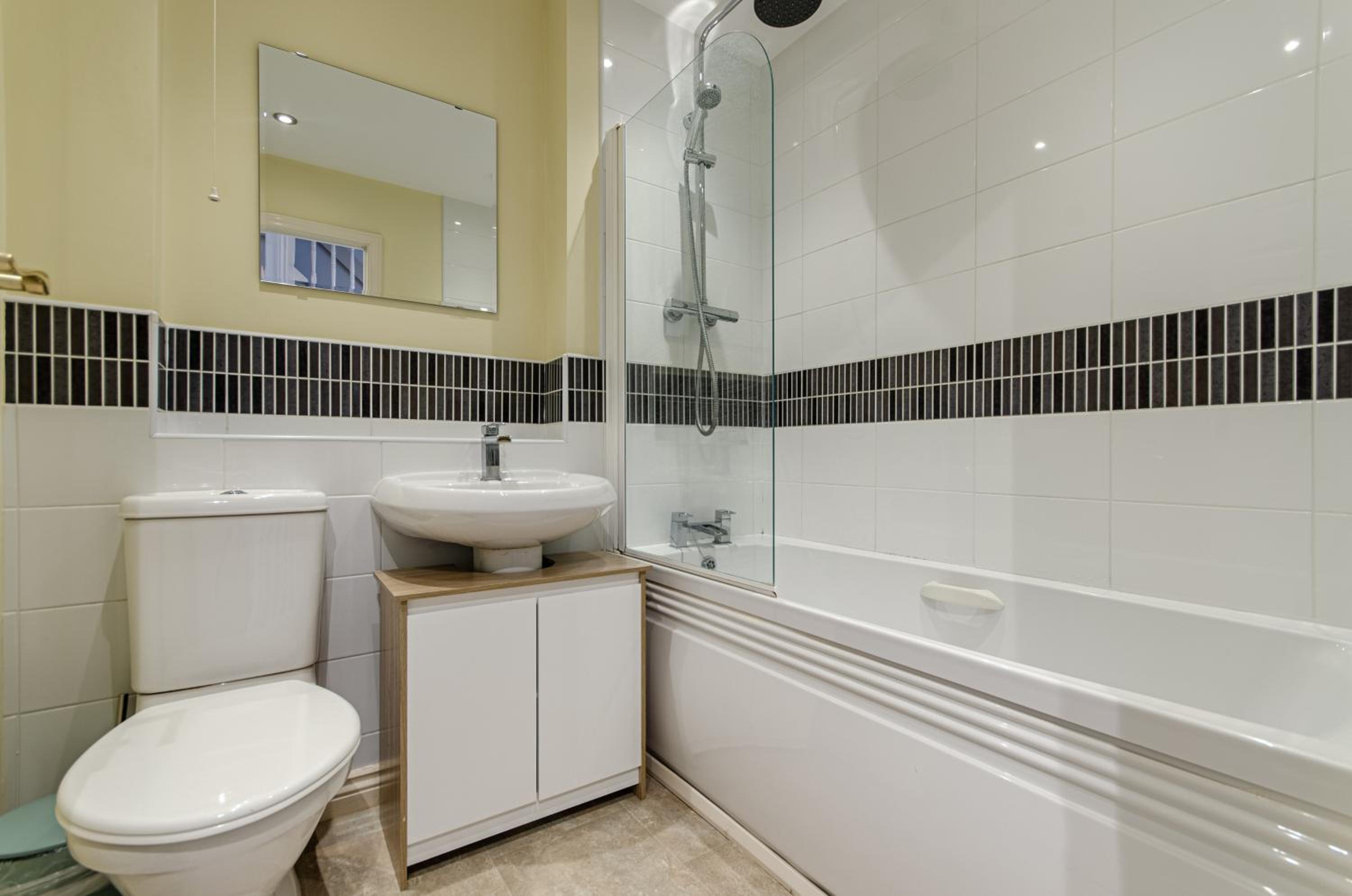 Modern 3BD Townhouse in Tamworth with Ensuite