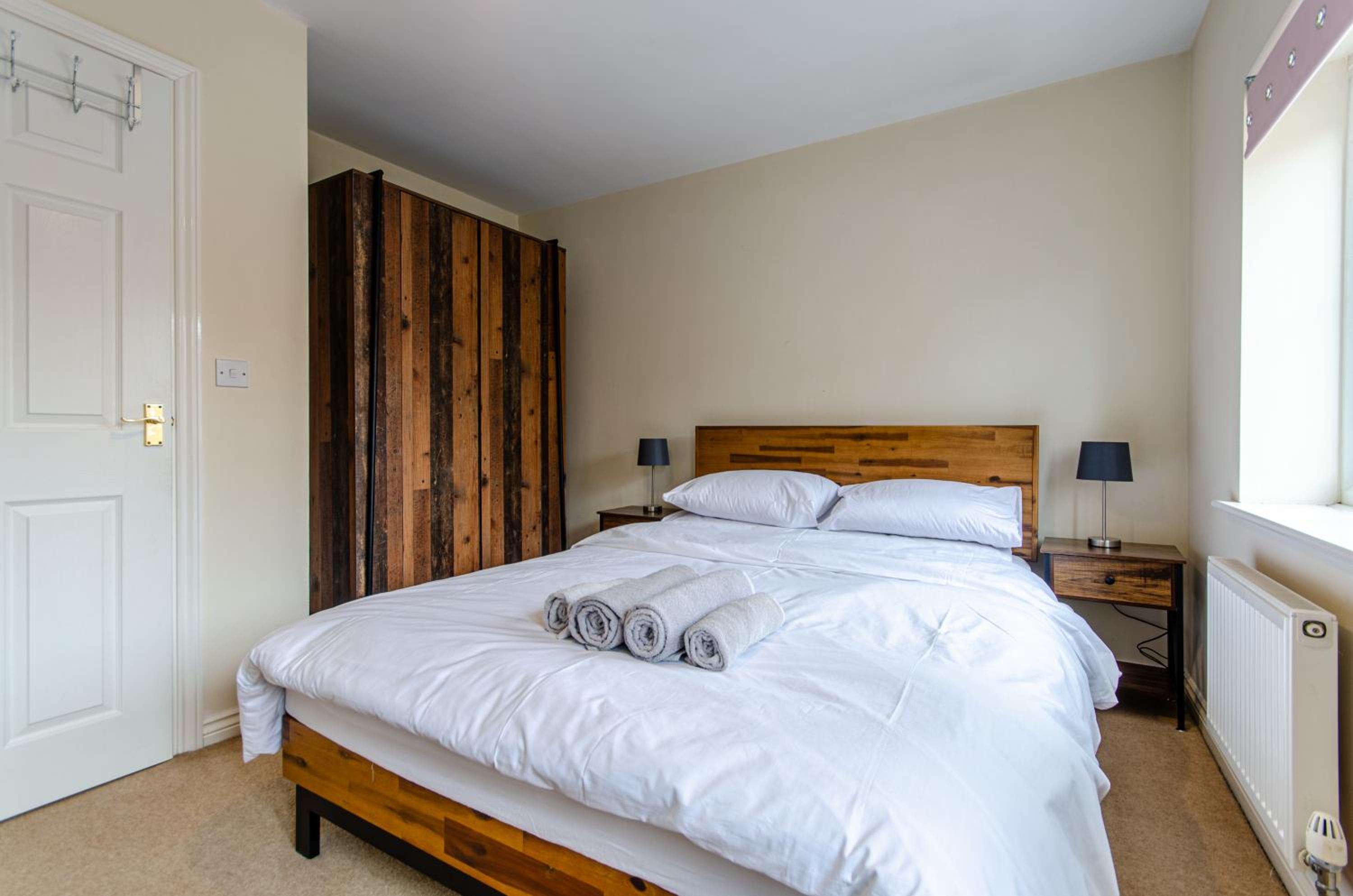 Modern 3BD Townhouse in Tamworth with Ensuite