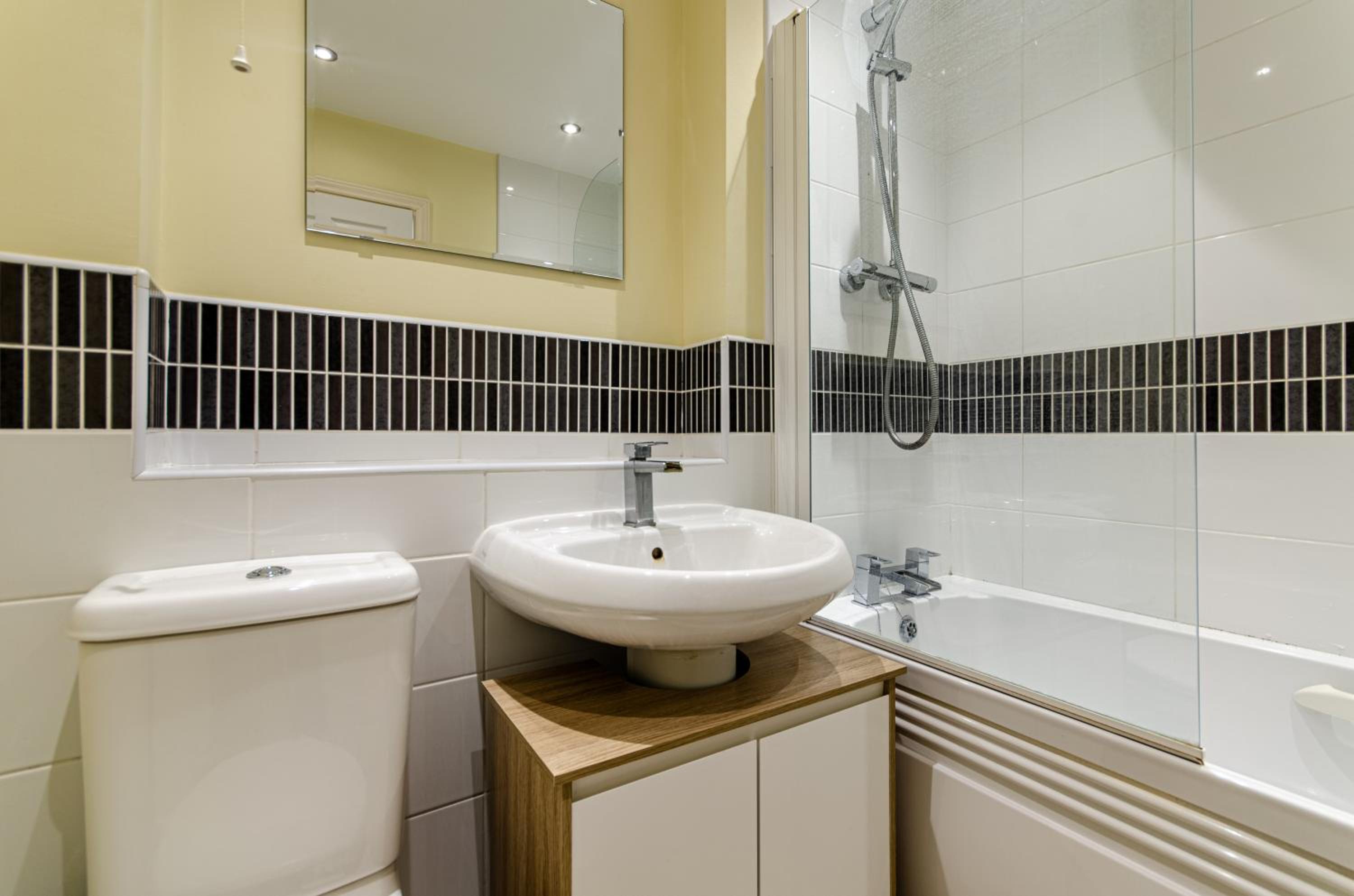 Modern 3BD Townhouse in Tamworth with Ensuite