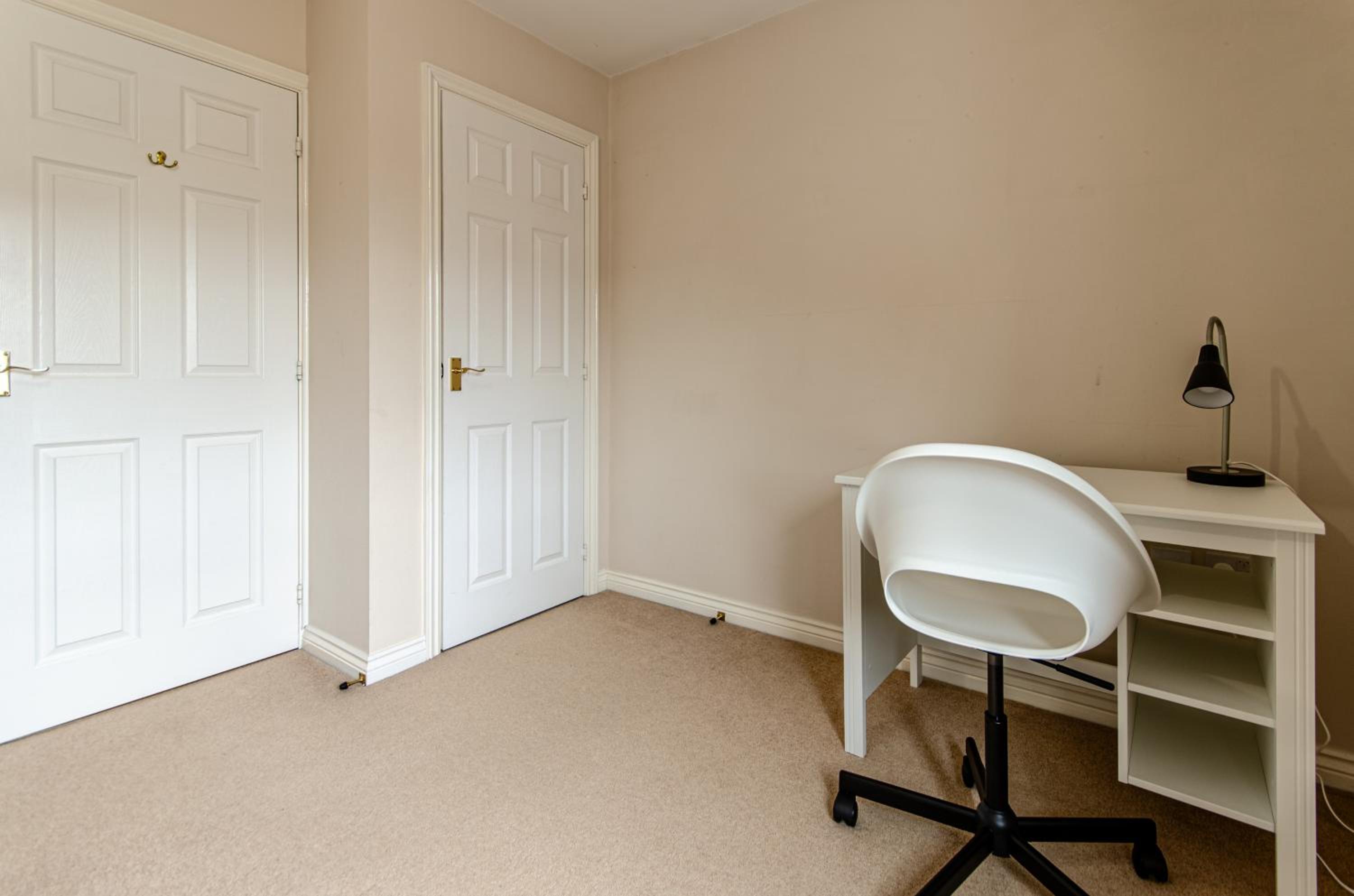 Modern 3BD Townhouse in Tamworth with Ensuite