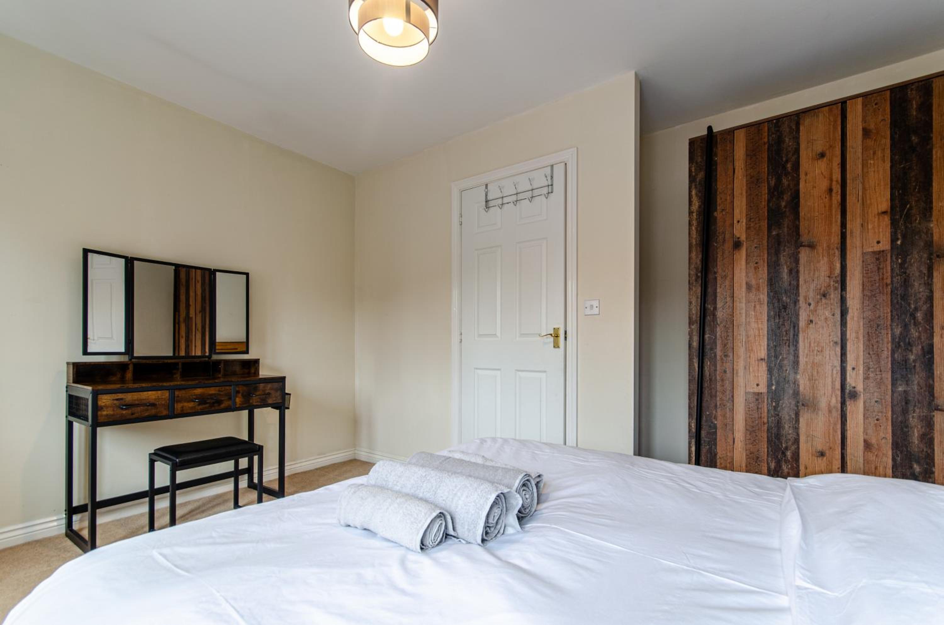 Modern 3BD Townhouse in Tamworth with Ensuite