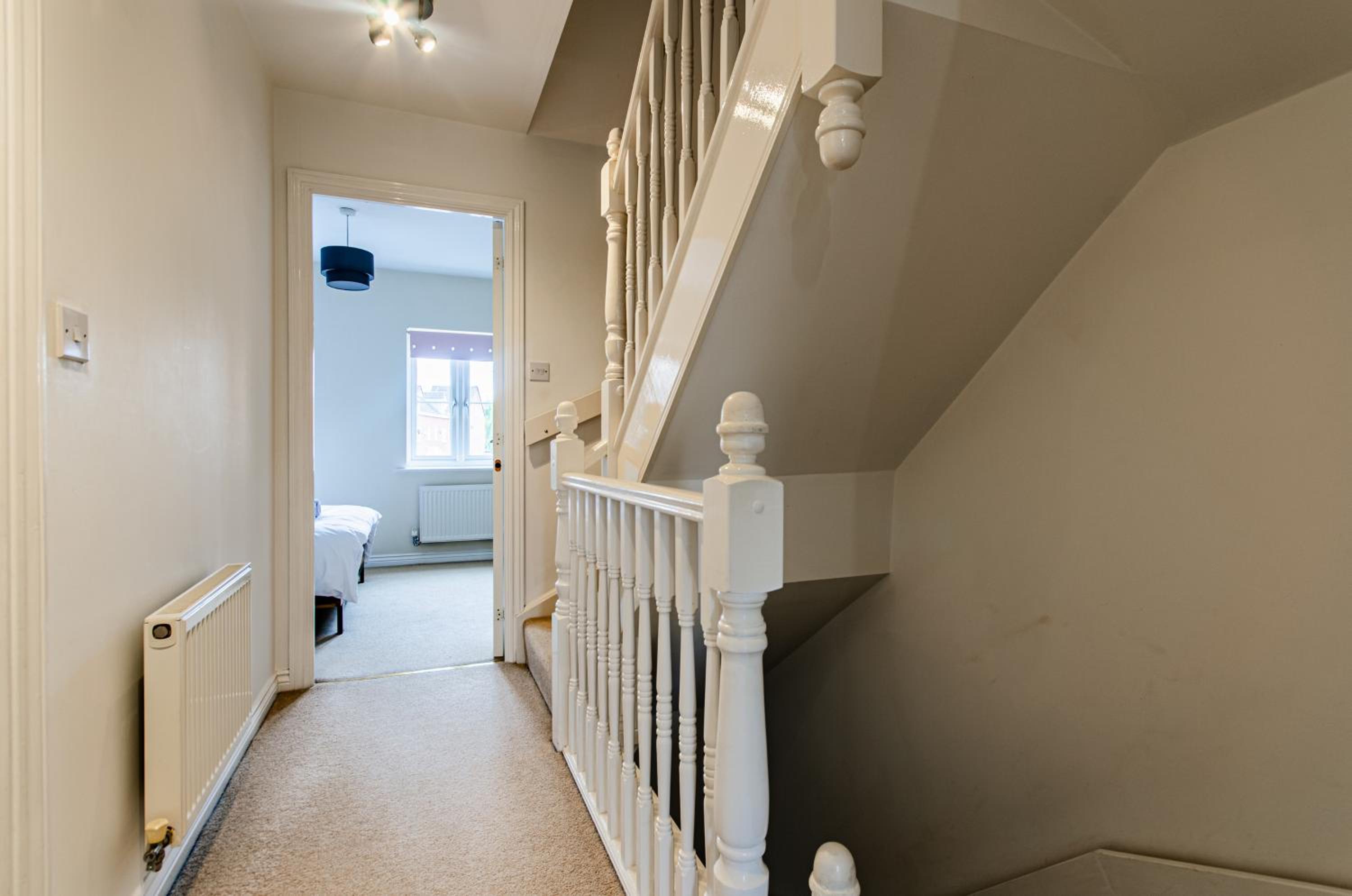 Modern 3BD Townhouse in Tamworth with Ensuite