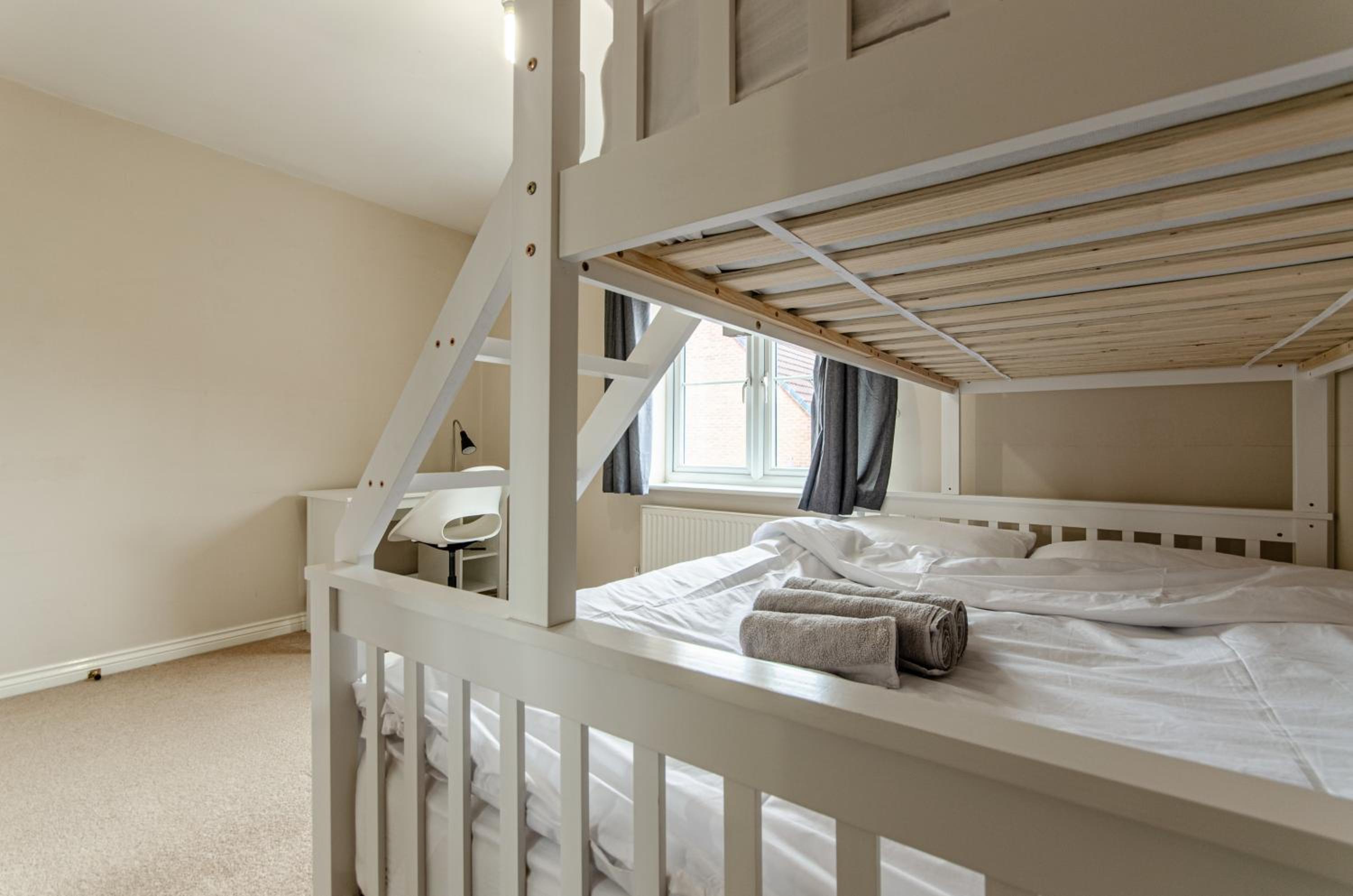 Modern 3BD Townhouse in Tamworth with Ensuite