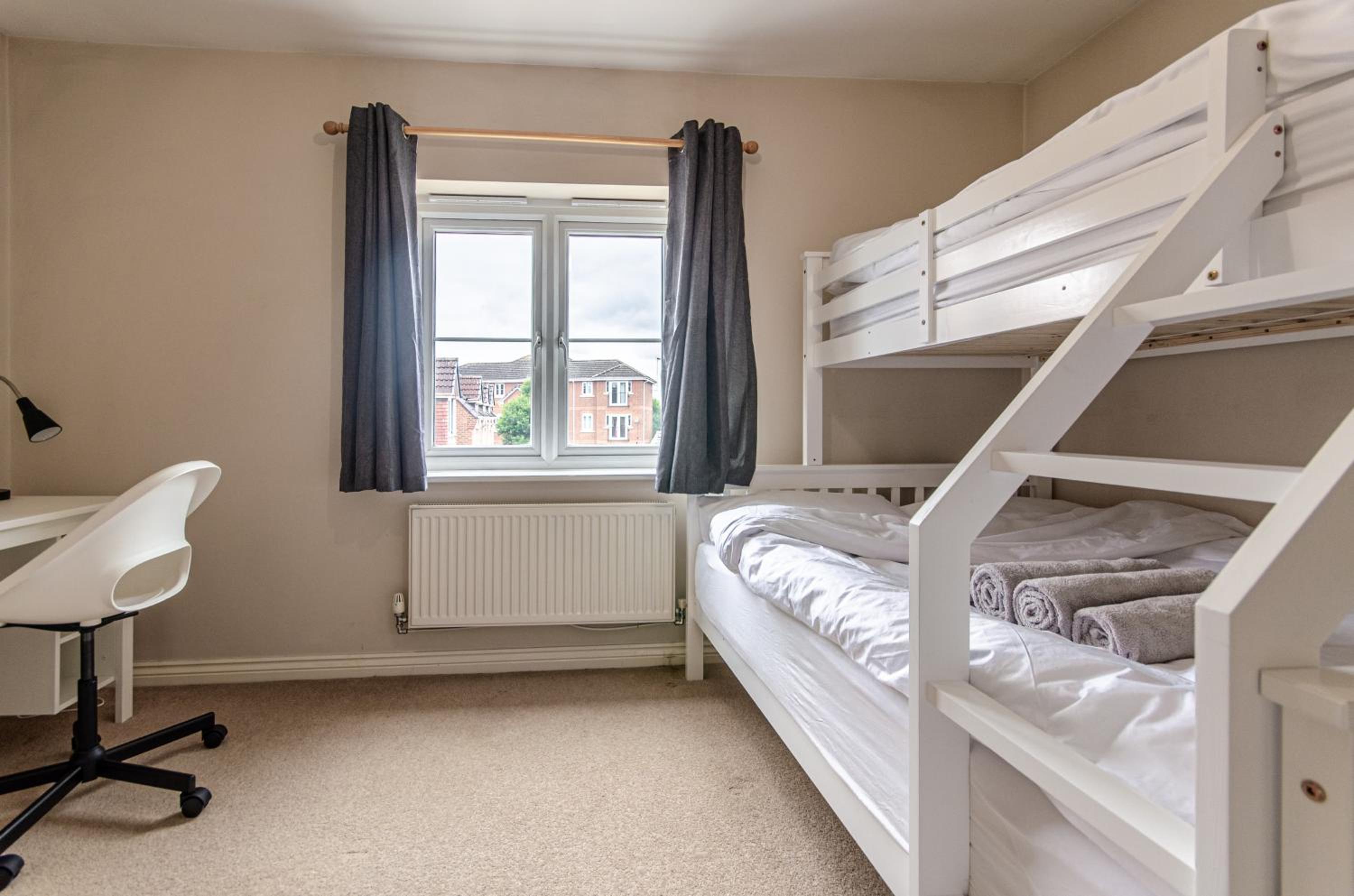Modern 3BD Townhouse in Tamworth with Ensuite
