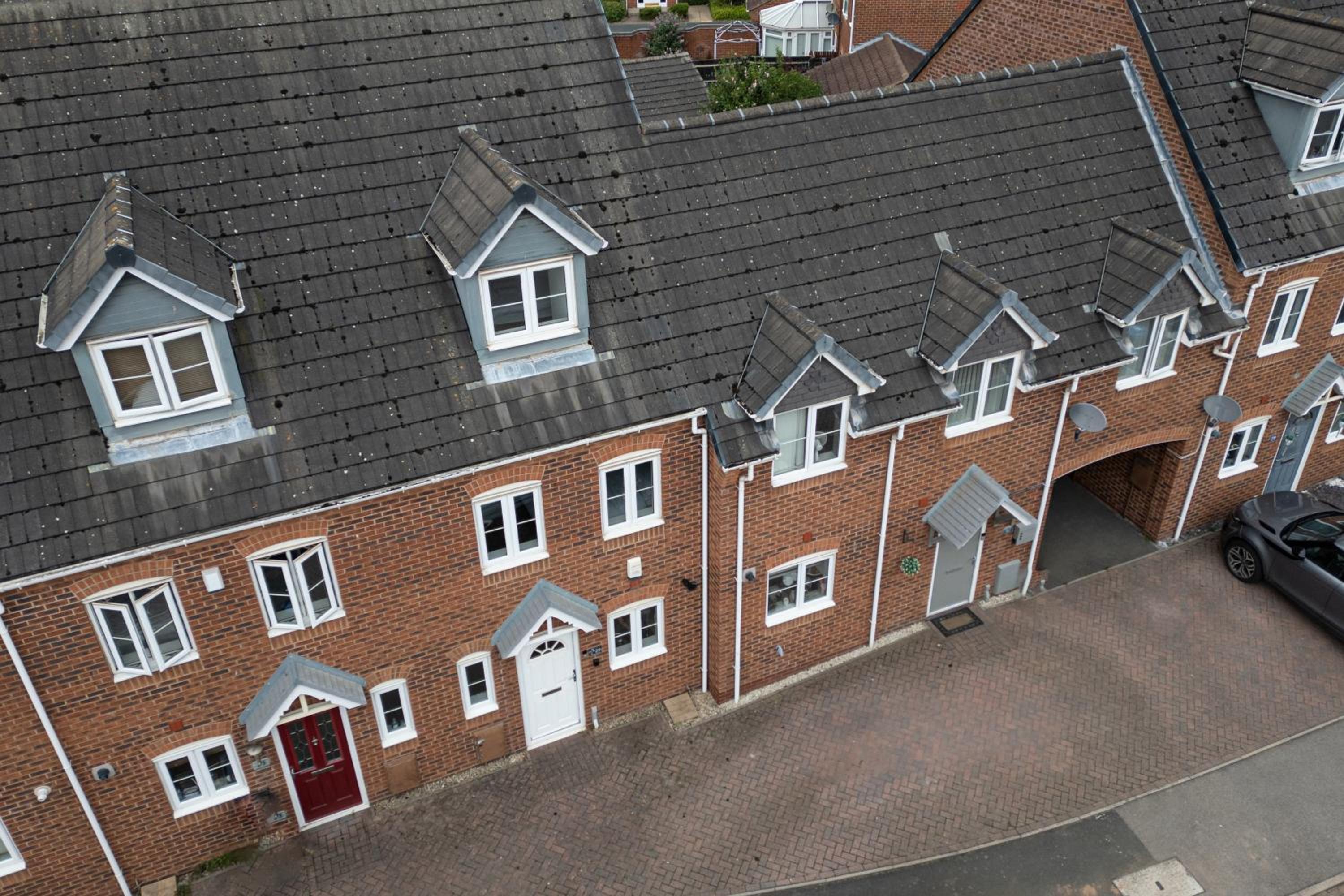 Modern 3BD Townhouse in Tamworth with Ensuite