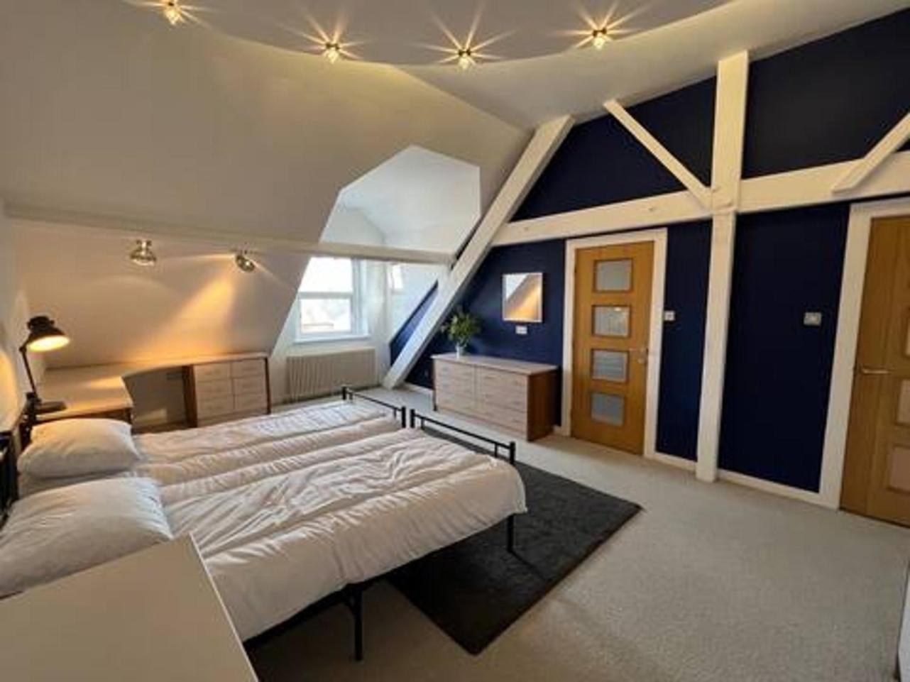 Very spacious 2 BDRM flat view 5