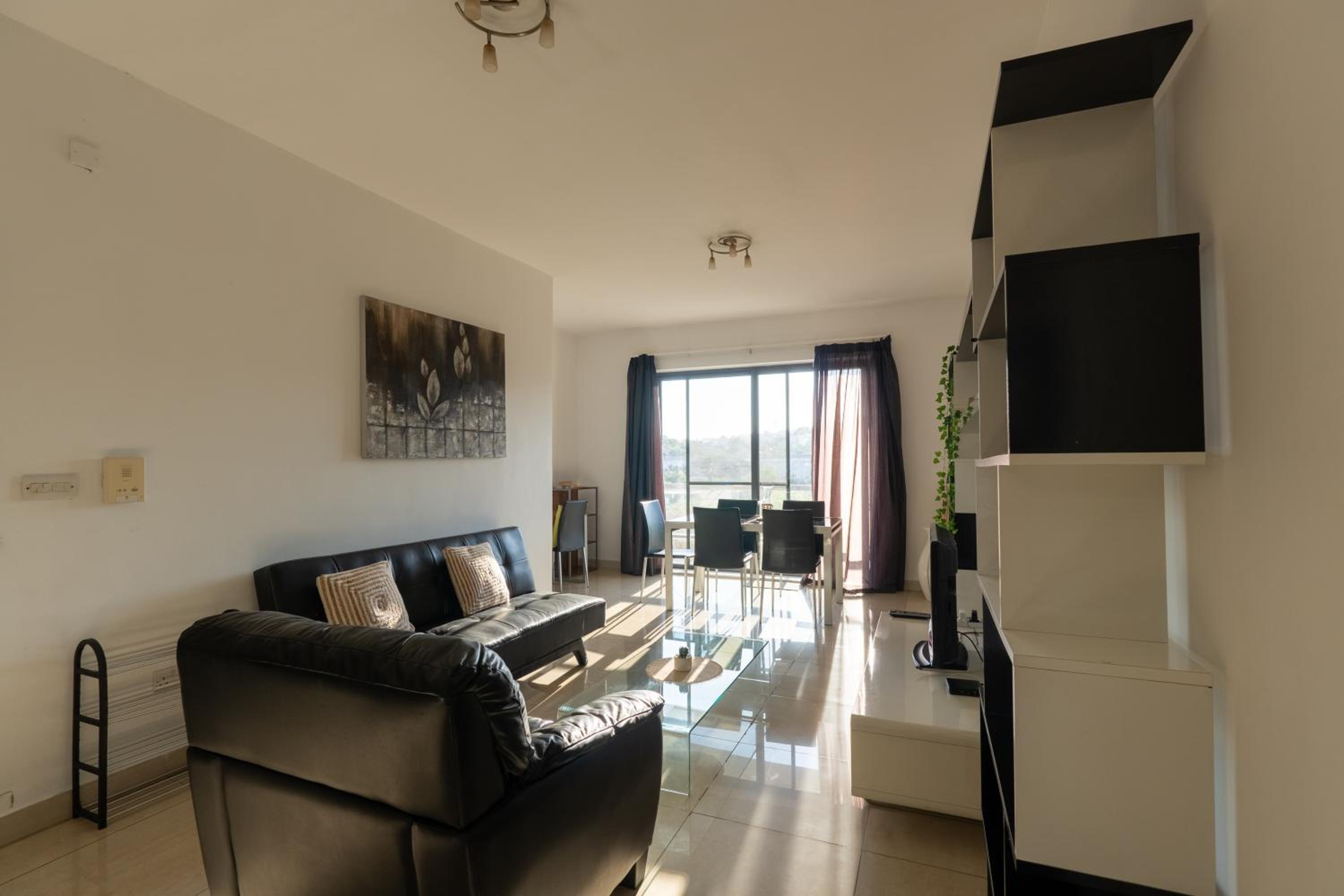 Spacious Ensuite Bedroom - Shared Flat- Gzira