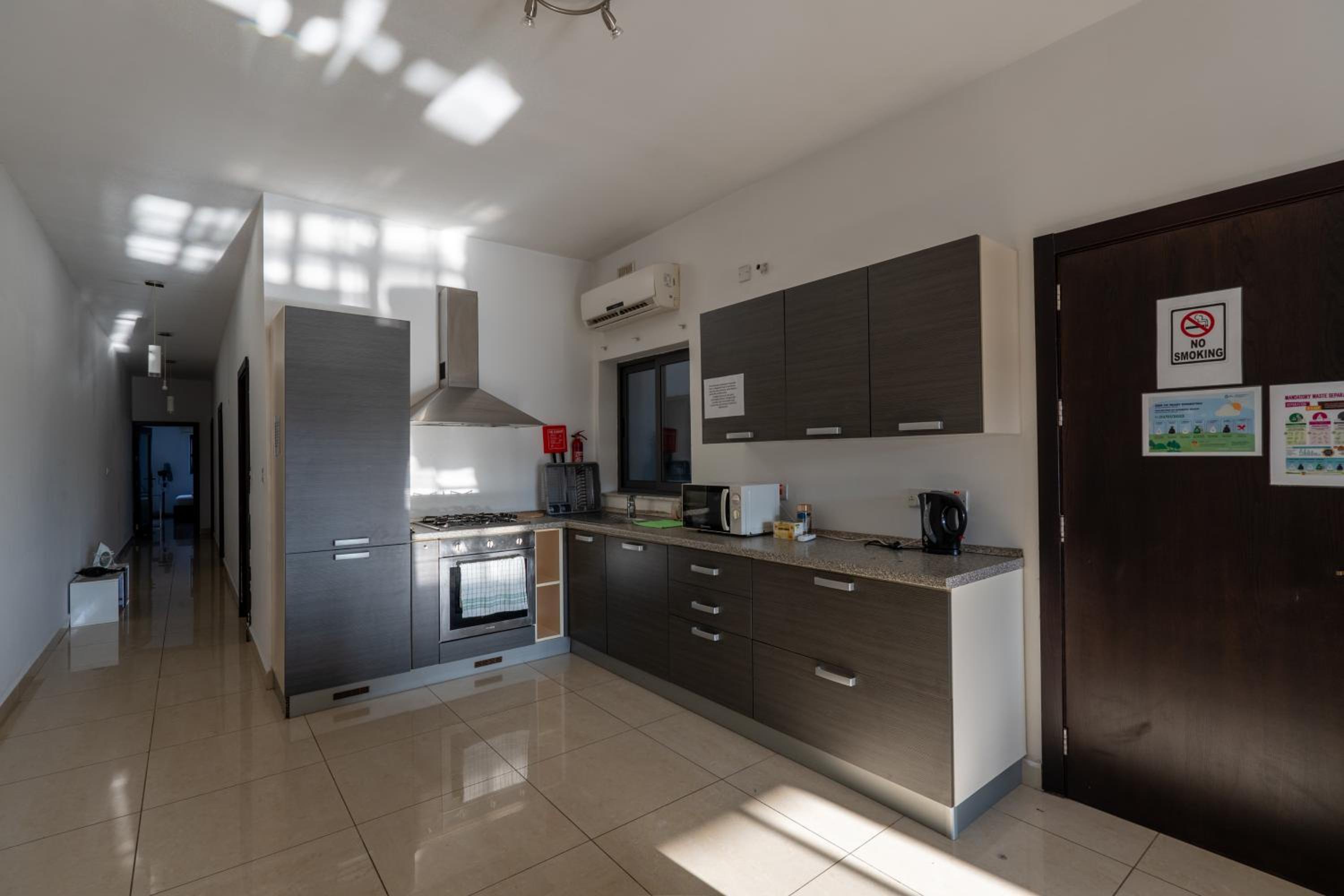 Spacious Ensuite Bedroom - Shared Flat- Gzira