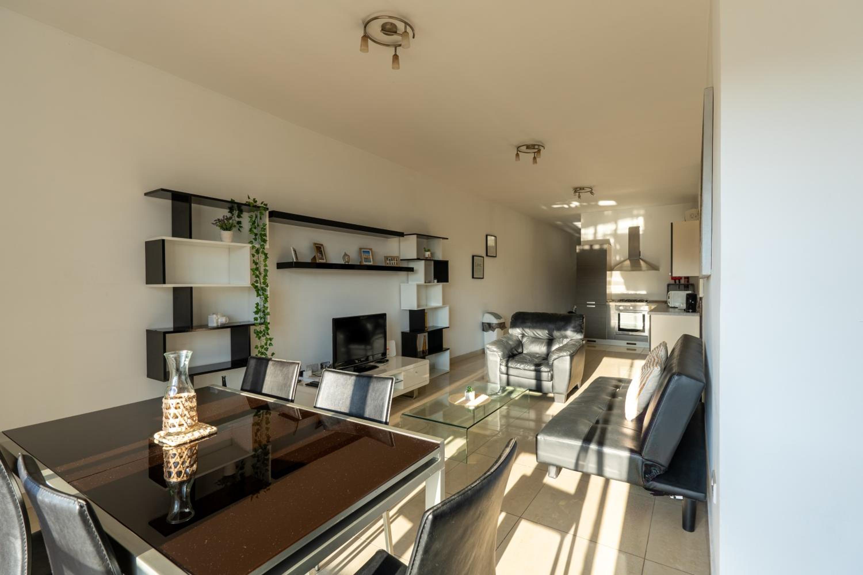 Spacious Ensuite Bedroom - Shared Flat- Gzira