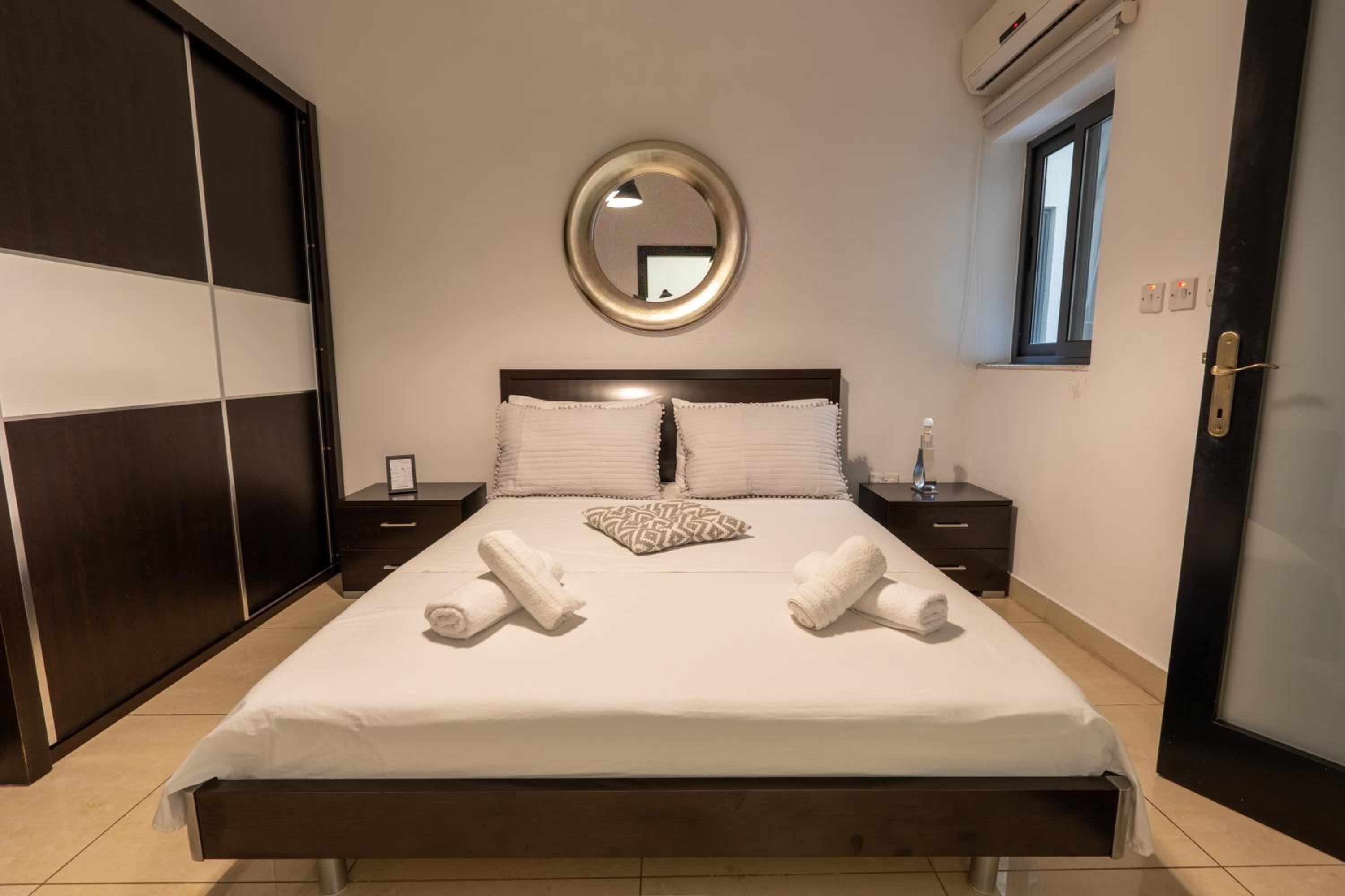 Spacious Ensuite Bedroom - Shared Flat- Gzira