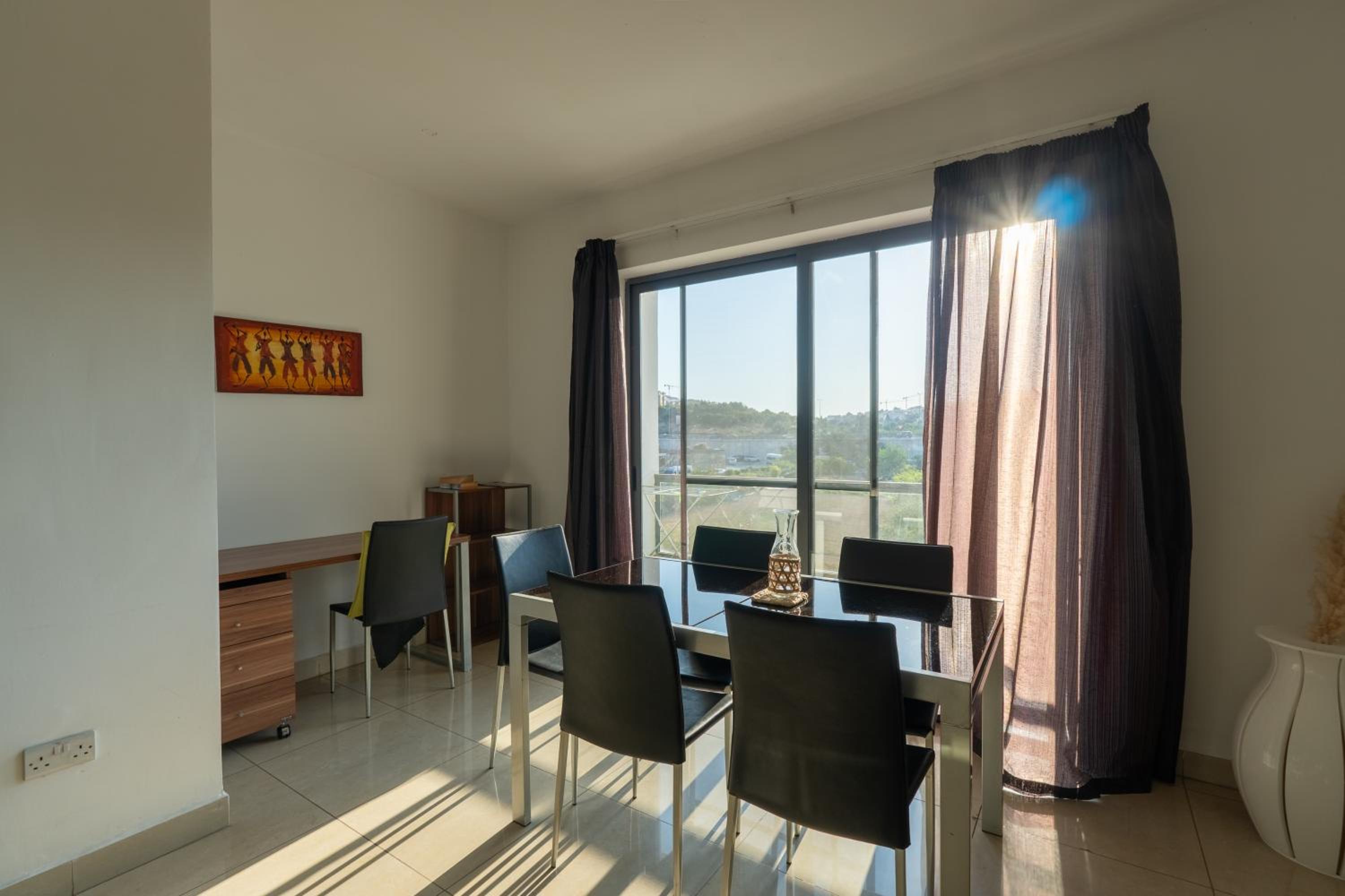 Spacious Ensuite Bedroom - Shared Flat- Gzira