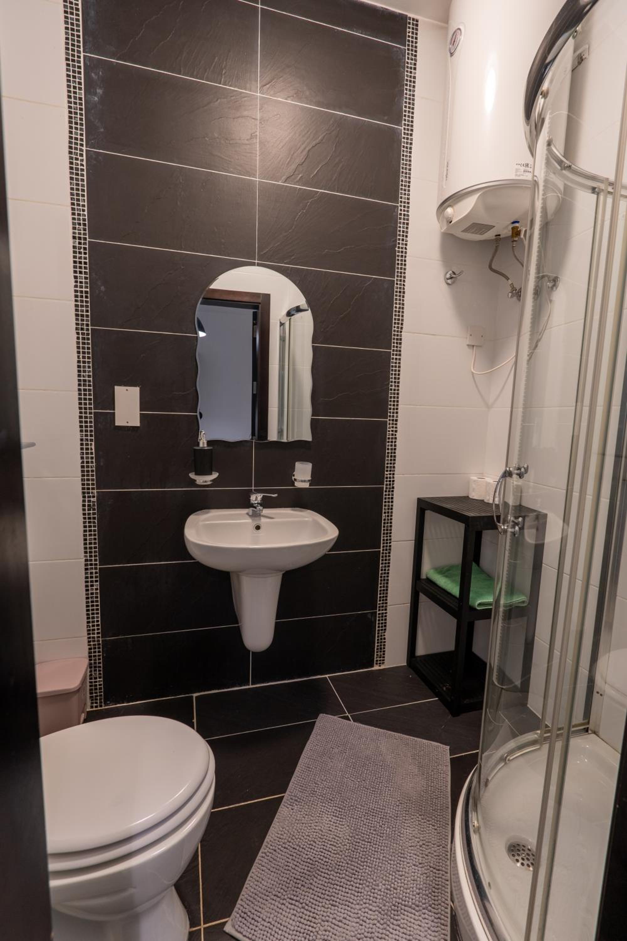 Spacious Ensuite Bedroom - Shared Flat- Gzira