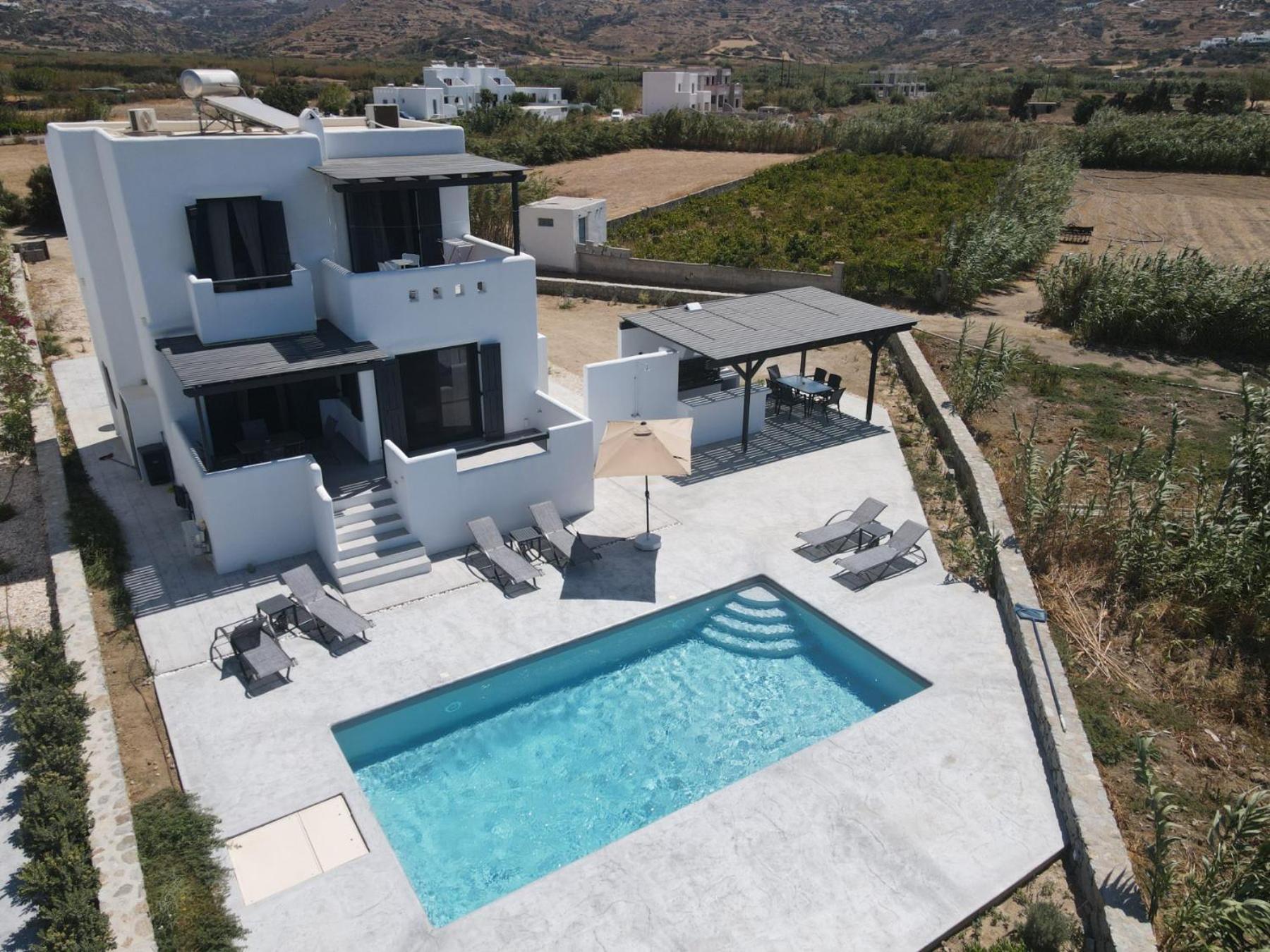 Plaka Divani