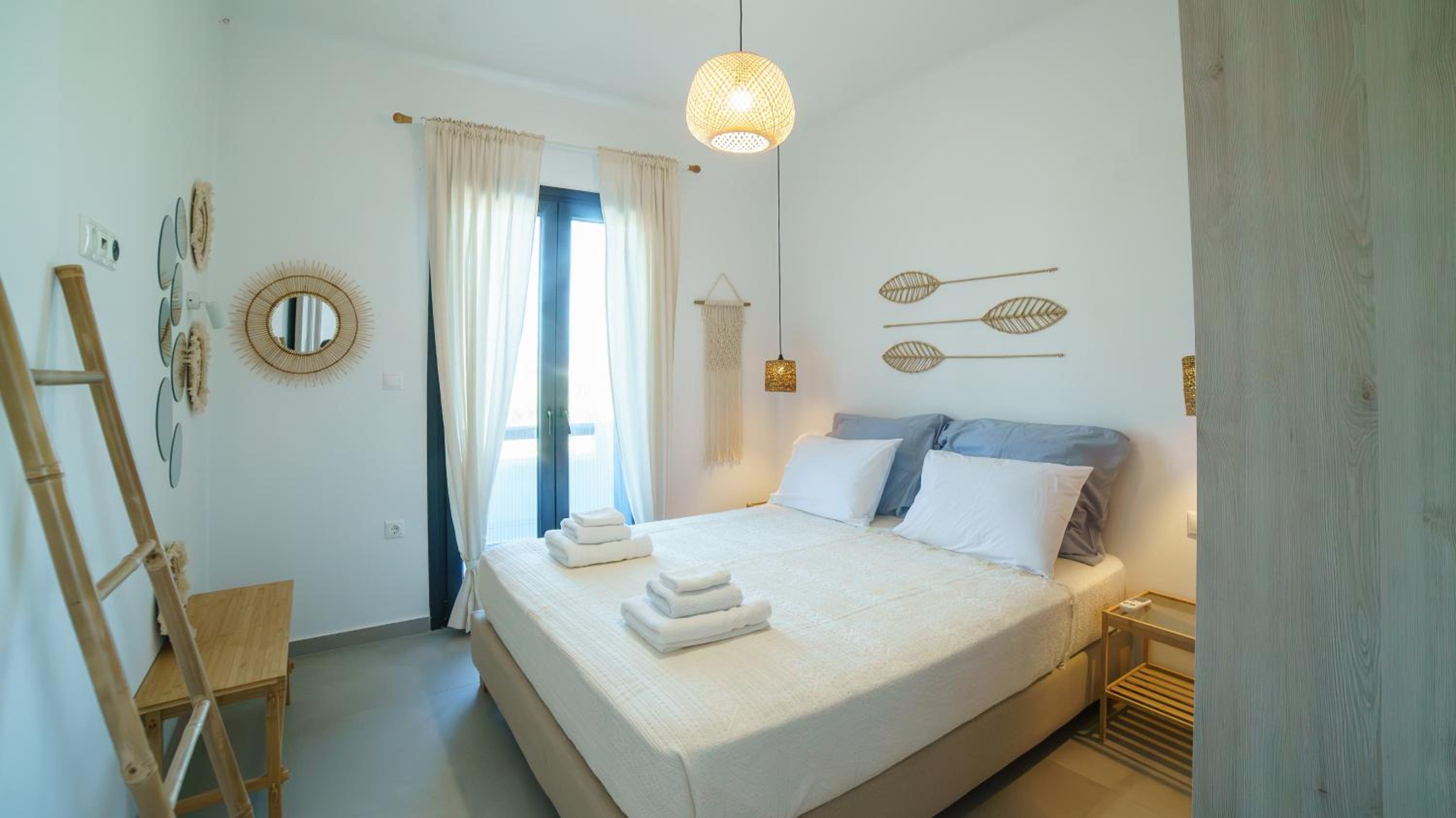 Plaka Divani