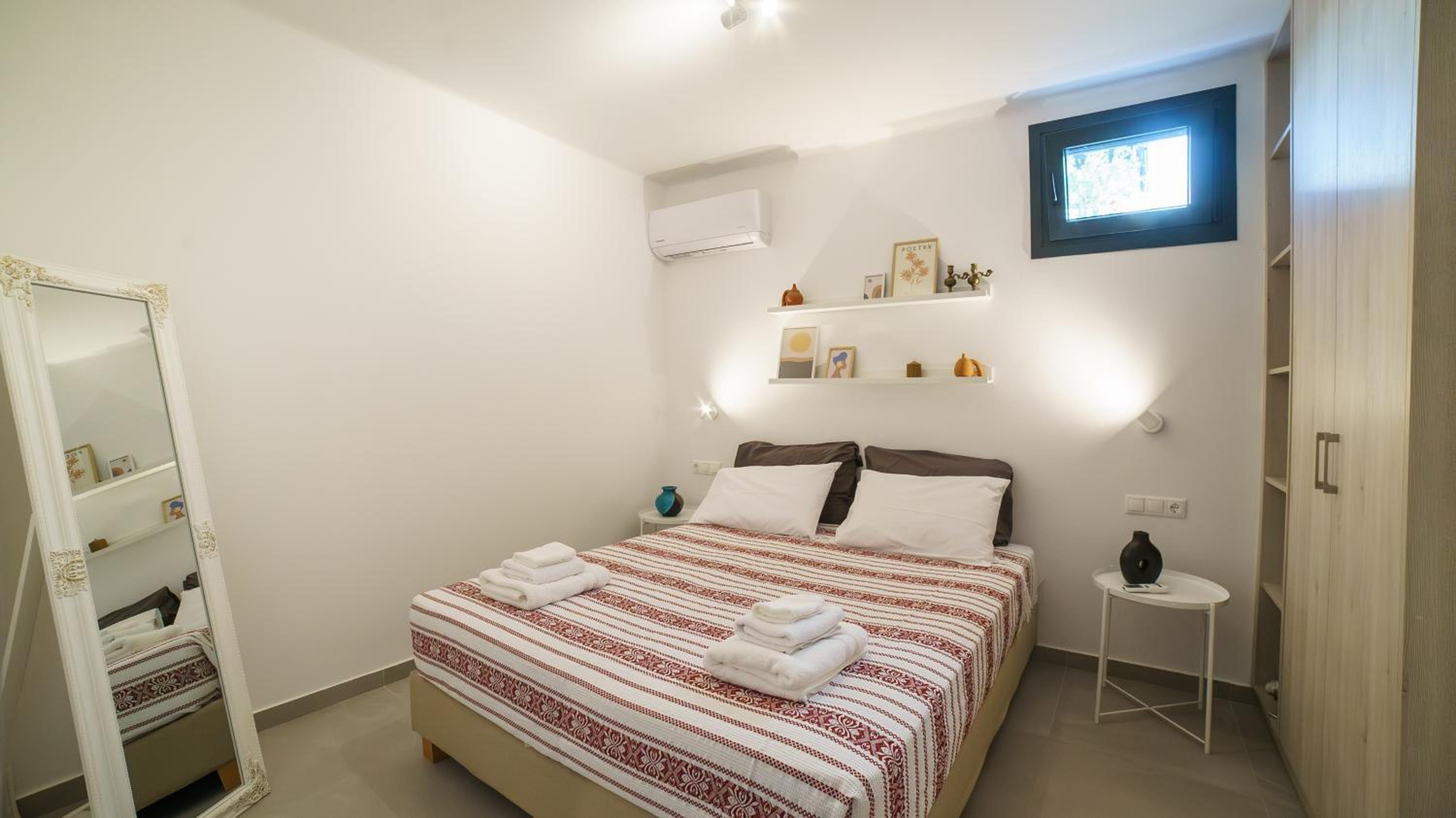 Plaka Divani