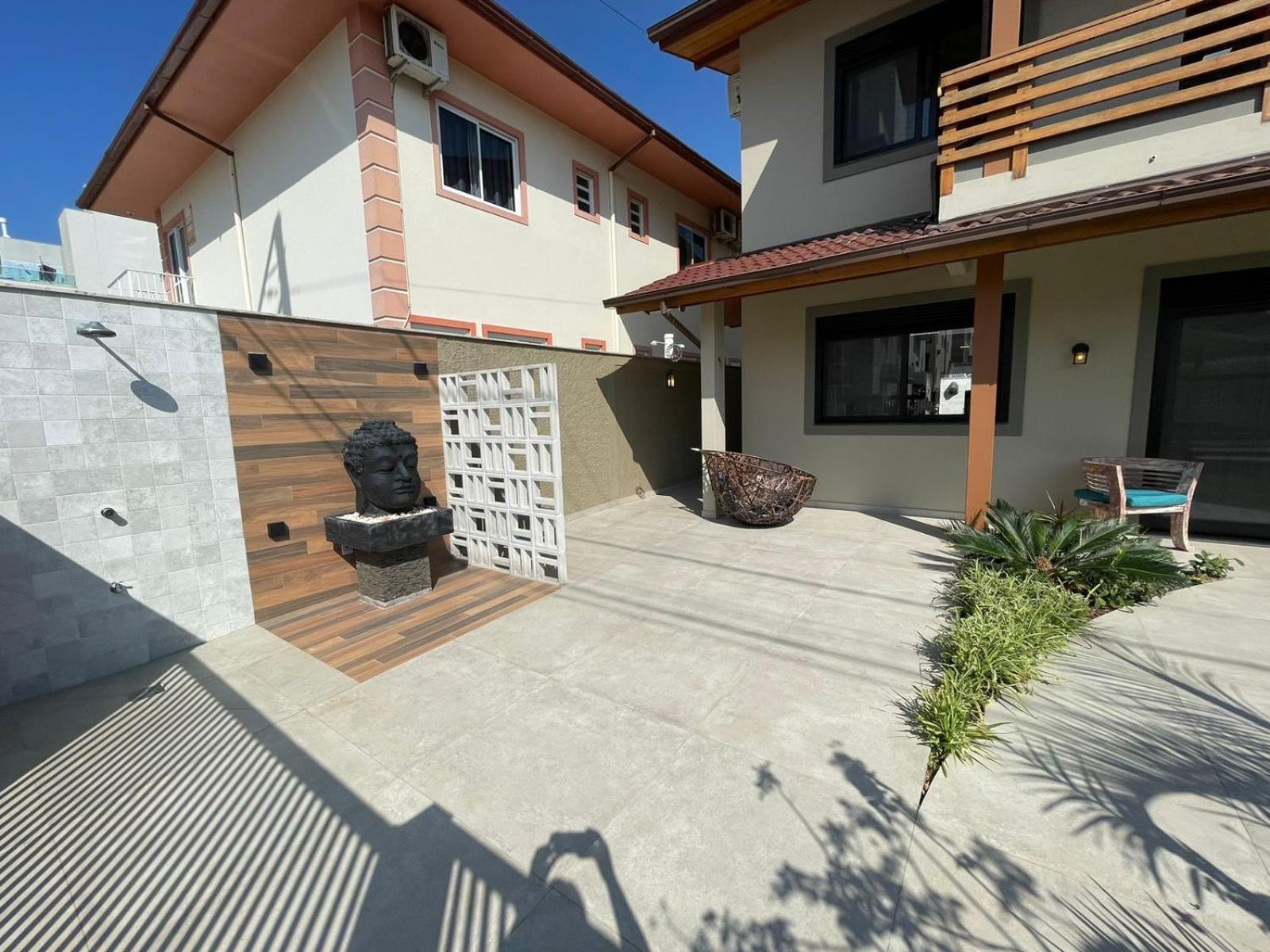 cód 8- Casa espetacular com piscina na praia de Palmas