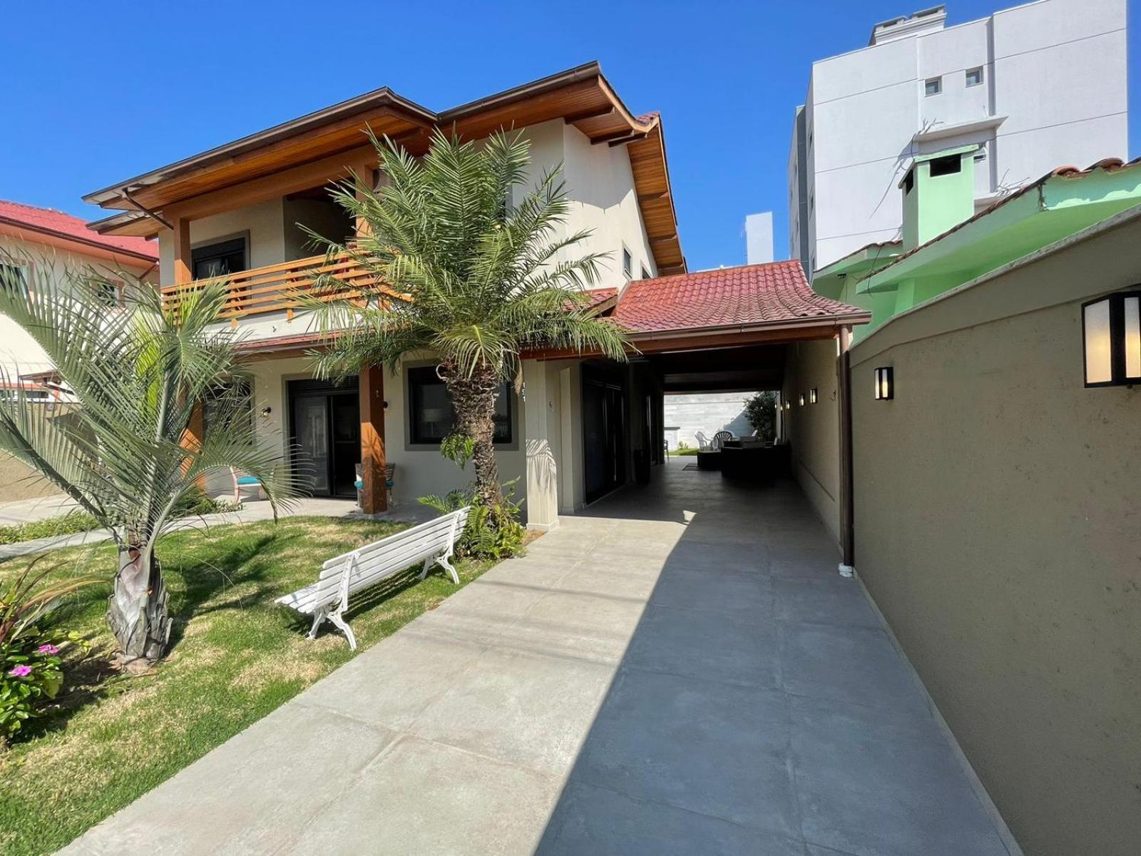 cód 8- Casa espetacular com piscina na praia de Palmas