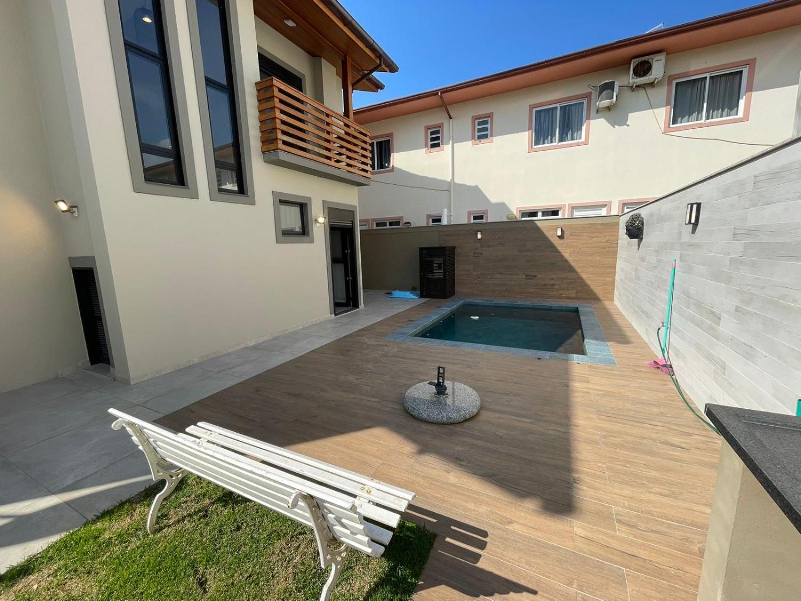 cód 8- Casa espetacular com piscina na praia de Palmas