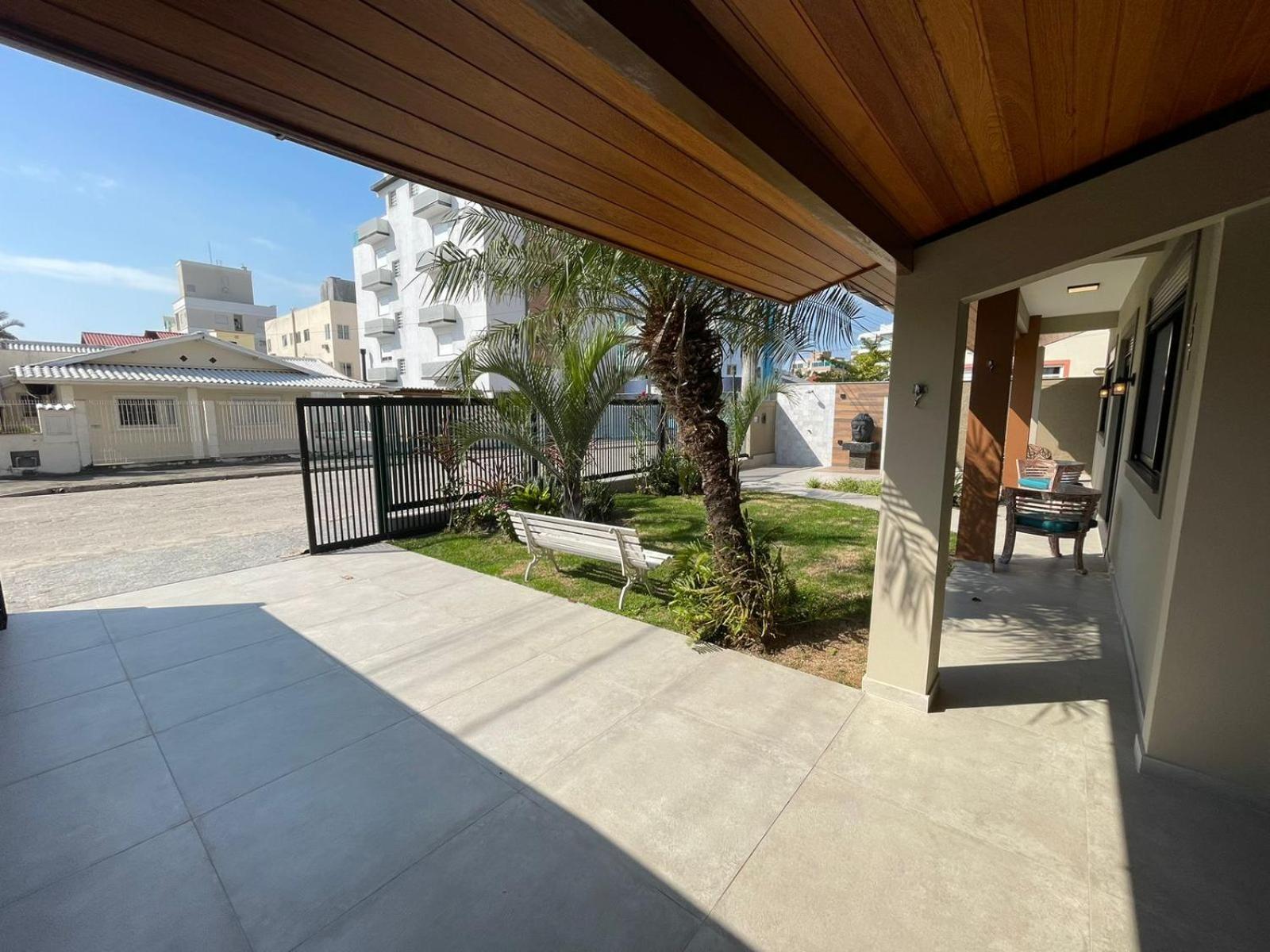 cód 8- Casa espetacular com piscina na praia de Palmas