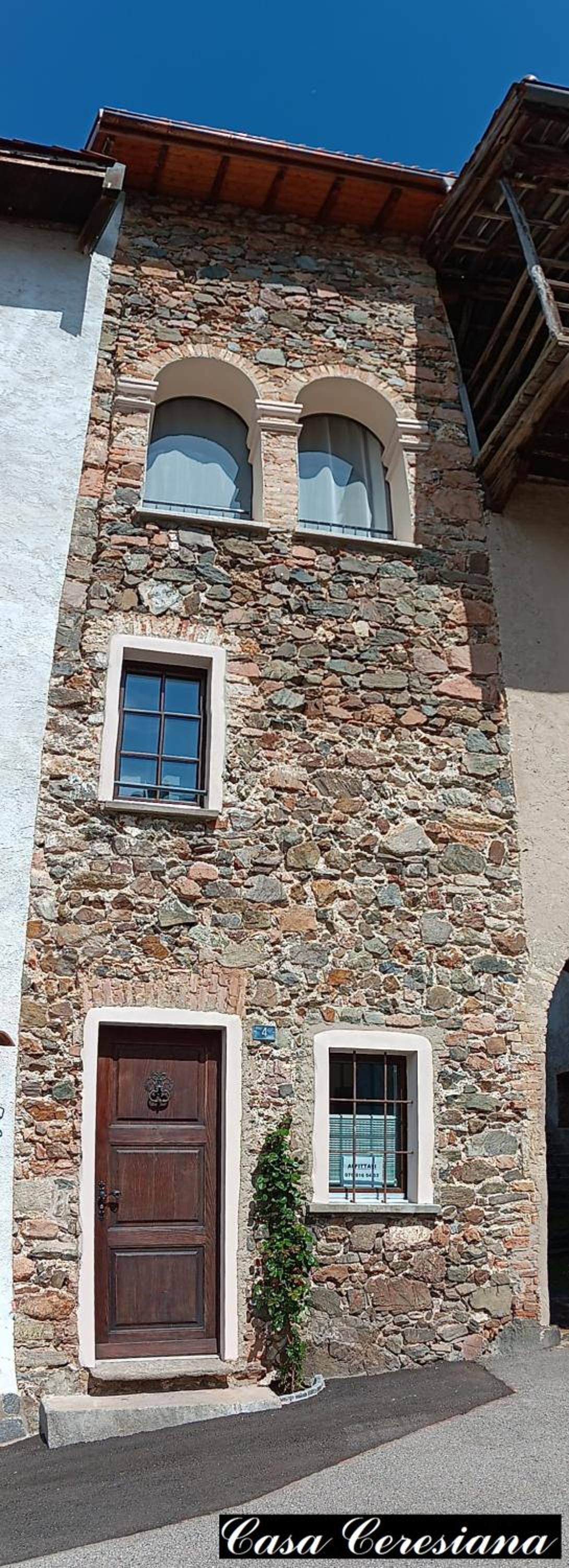 Antica torre del castello Casa Ceresiana