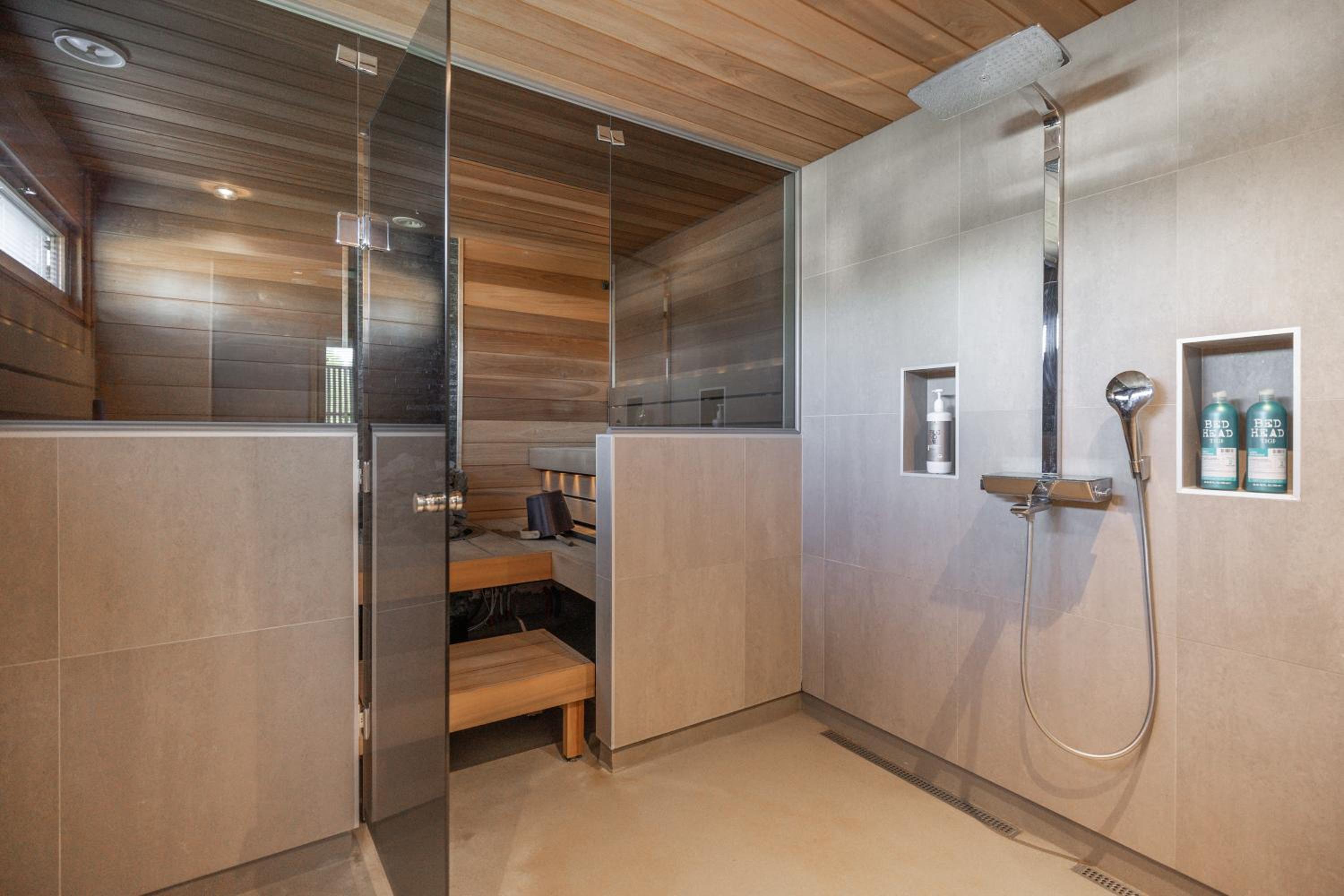 VILLA Modern house with Jacuzzi