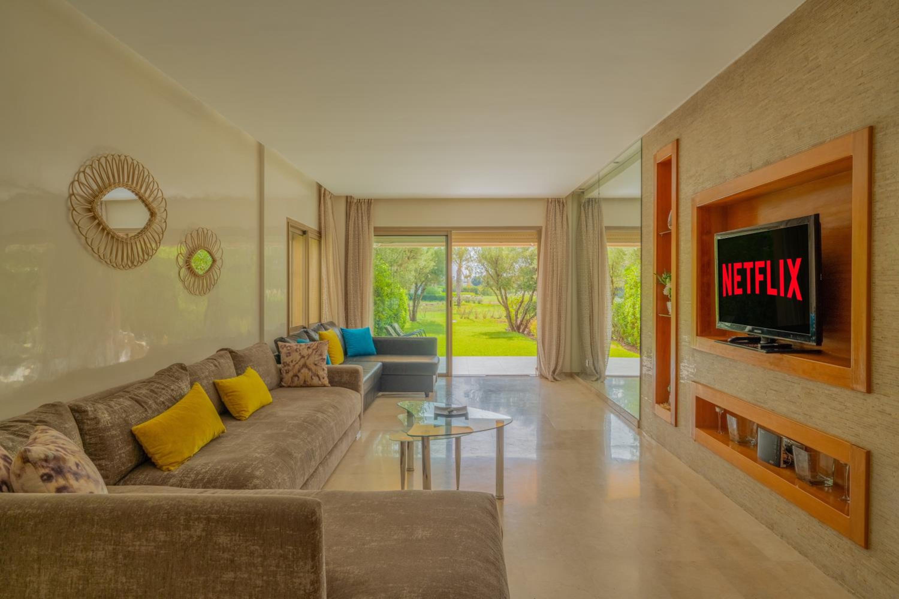 Luxury XL Appart Golf View Retreat Private Garden view 4