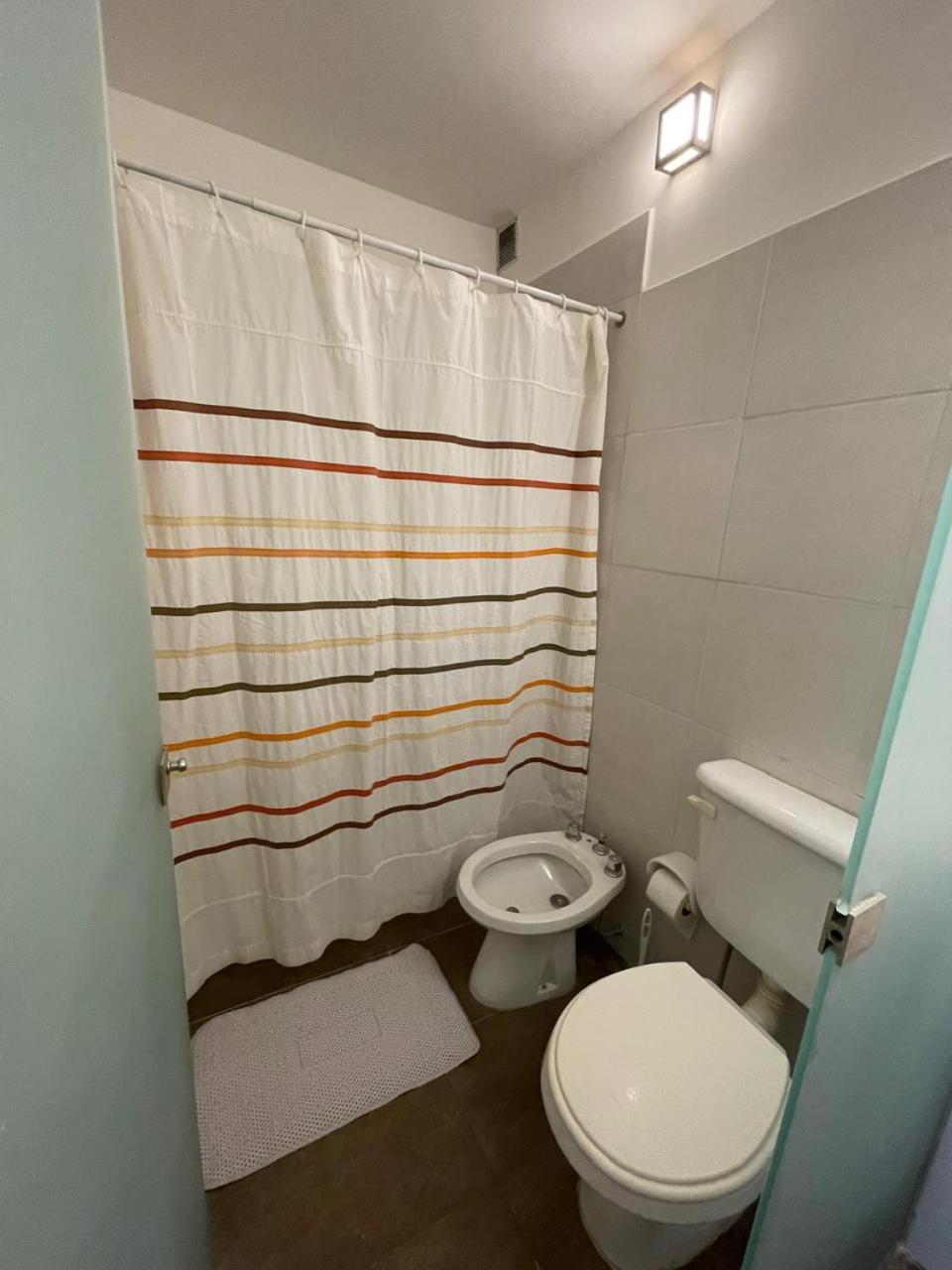 Departamento PB, patio y asador privados - NUEVO SERVICIO Estacionamiento 24hs INCLUIDO, no camioneta- Cerca de hotel Quinto Centenario, Nuevocentro shoppi