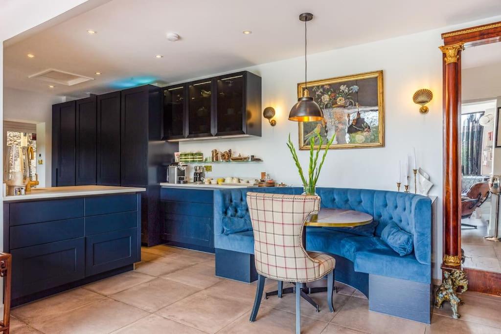 Exceptional Family Stay in Idyllic English Village view 2