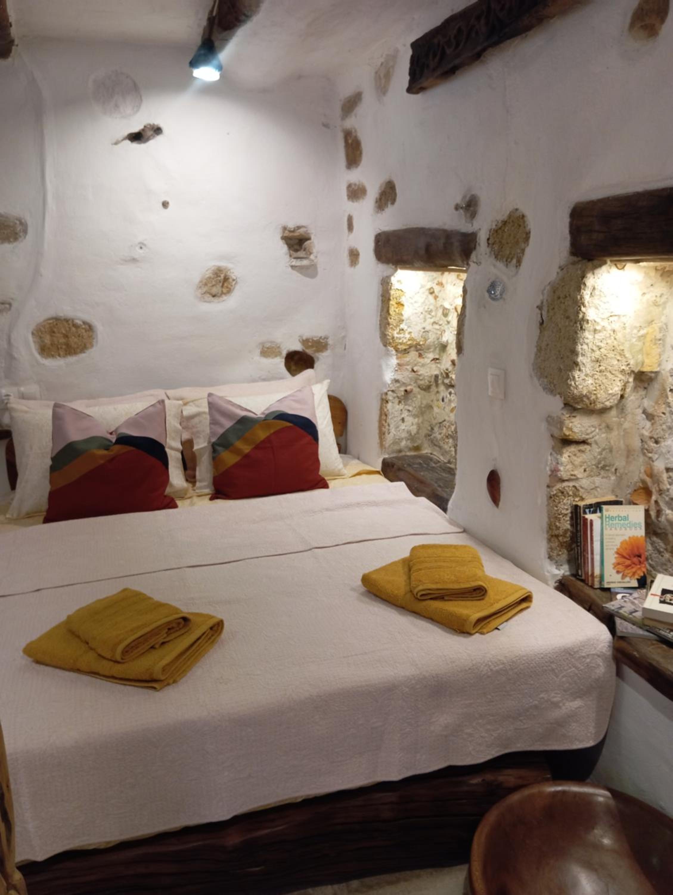 Chaos Woodcraft Apartment photo 3