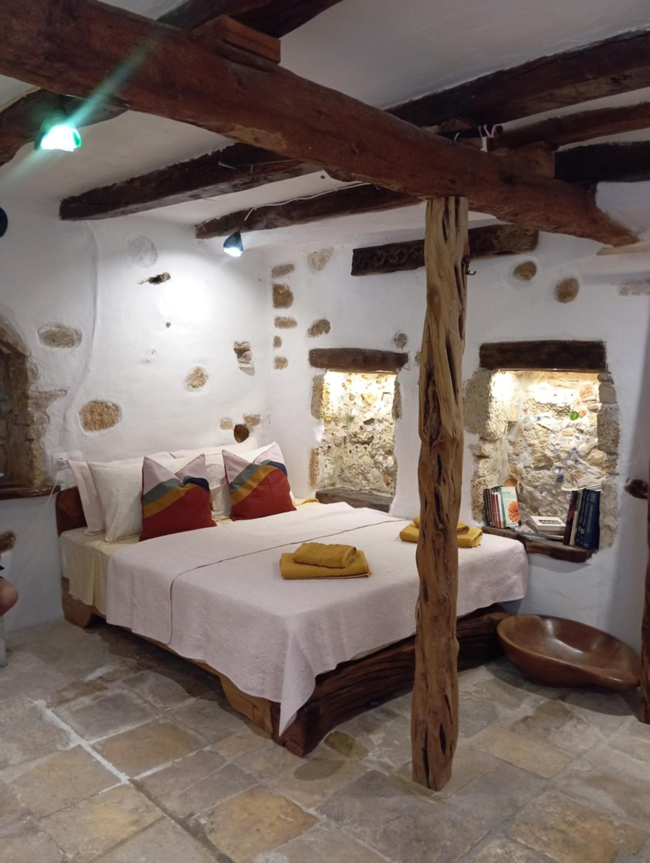 Chaos Woodcraft Apartment photo 4