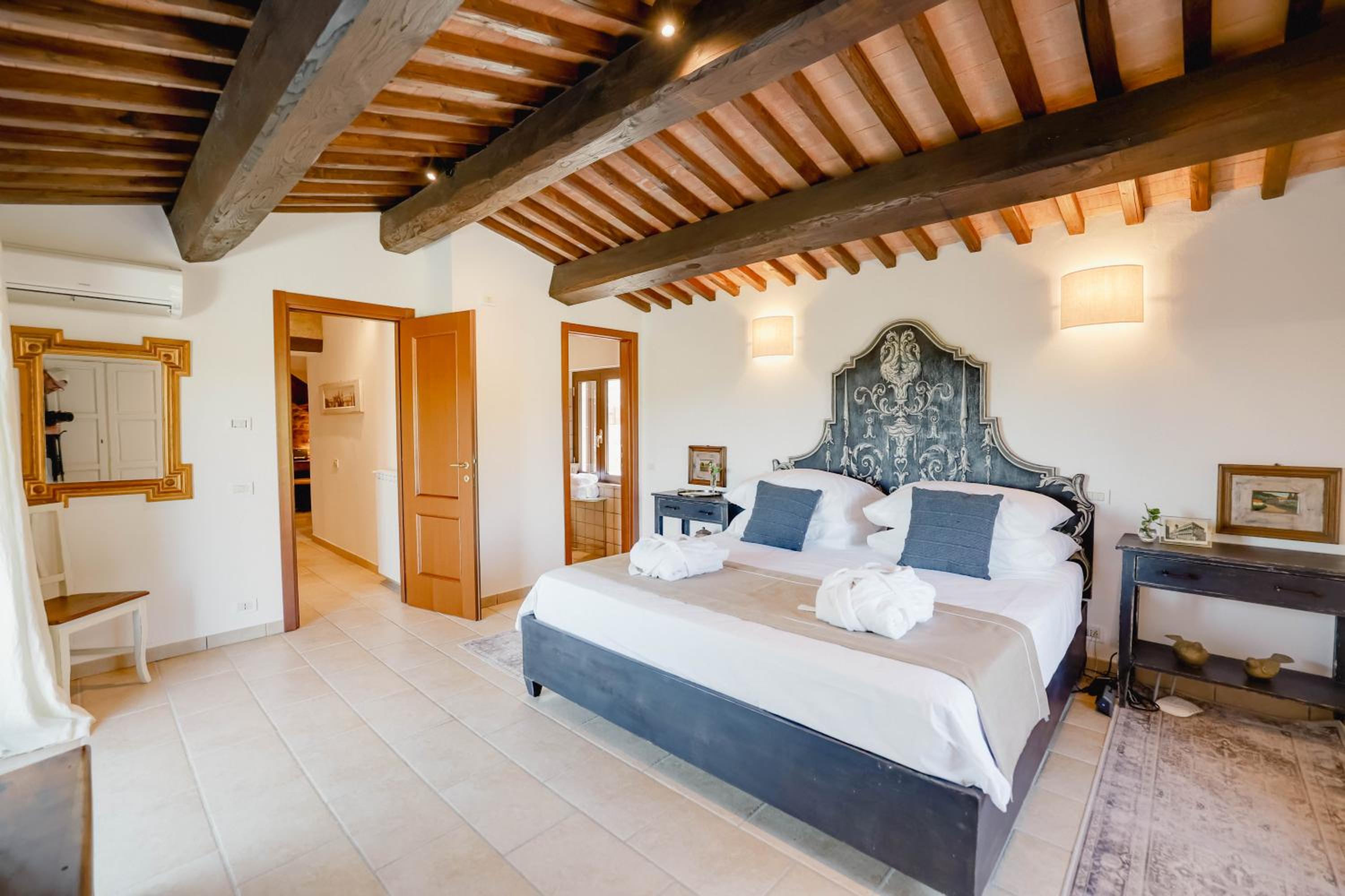 Villa Destino Italy, Umbria Tuscany boarder view 5