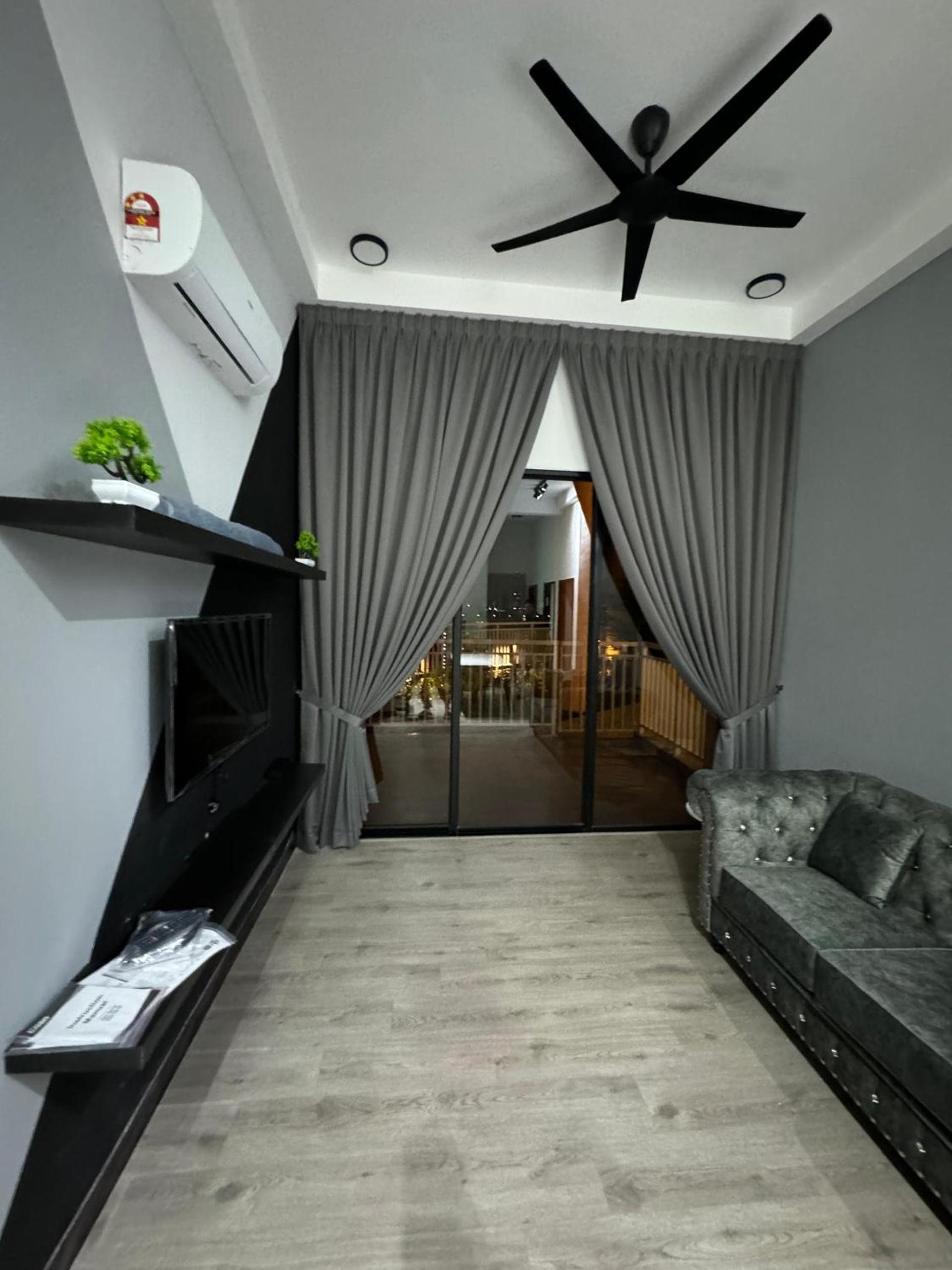 Putra Lakeview 2 Plus One Bedroom photo 4